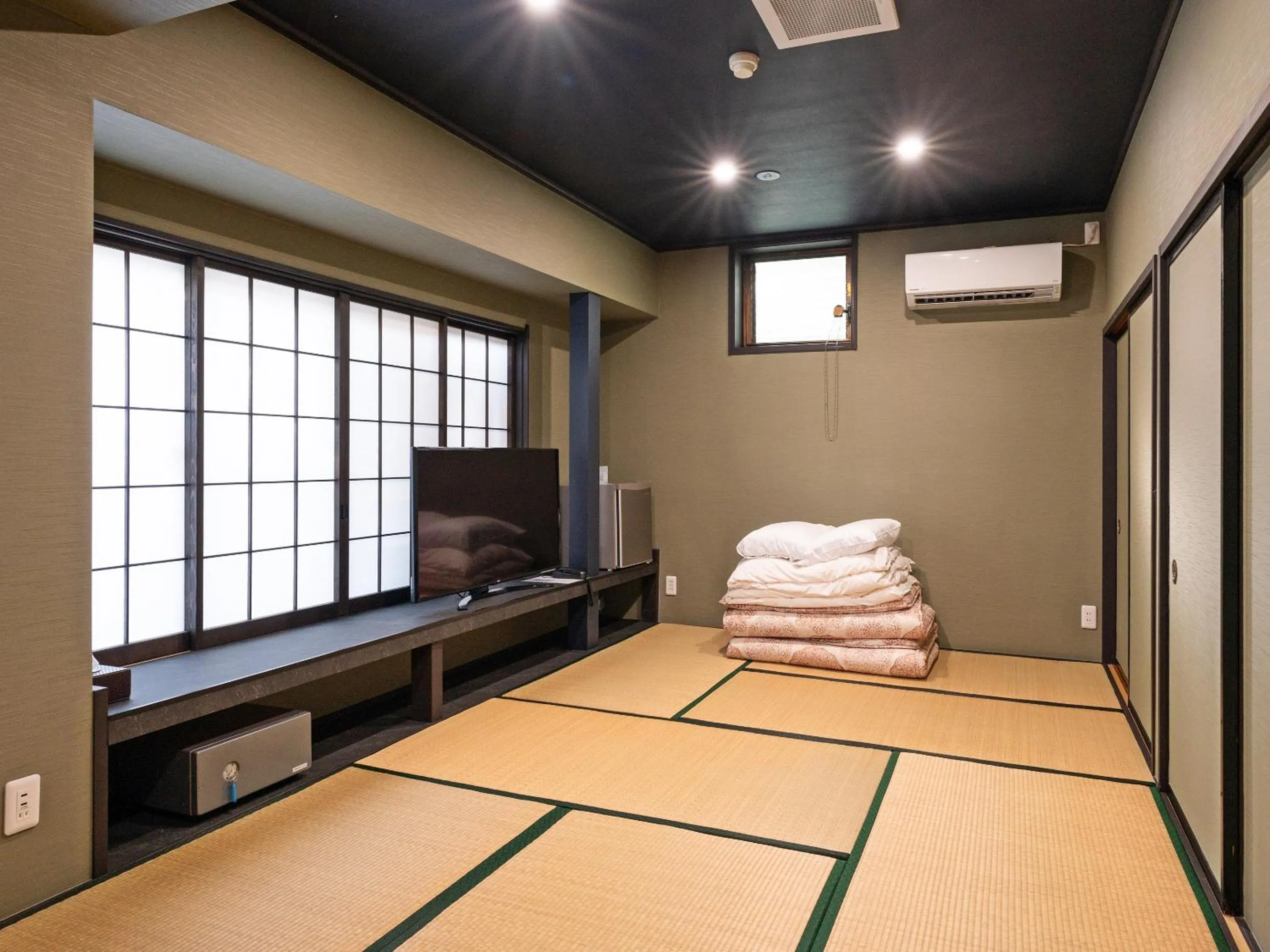 Photo of the whole room, Bed in SUIHOUEN