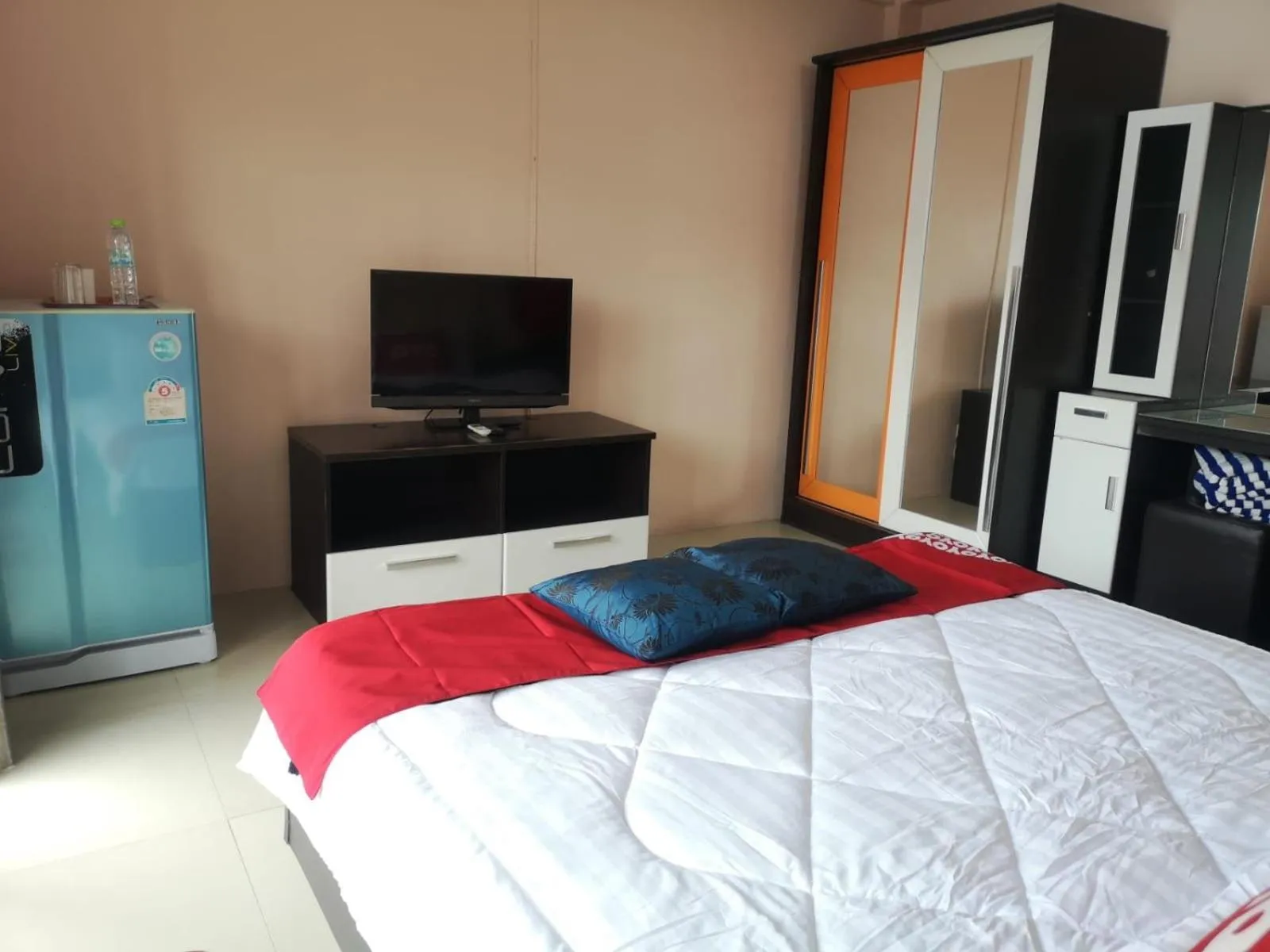 Bedroom, Bed in KJS Pattaya