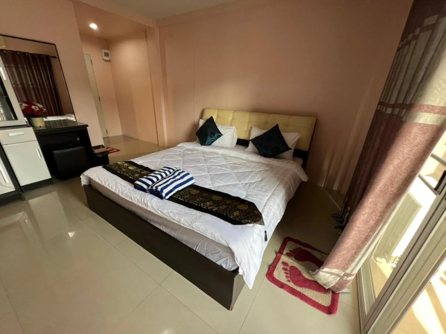 Bedroom, Bed in KJS Pattaya