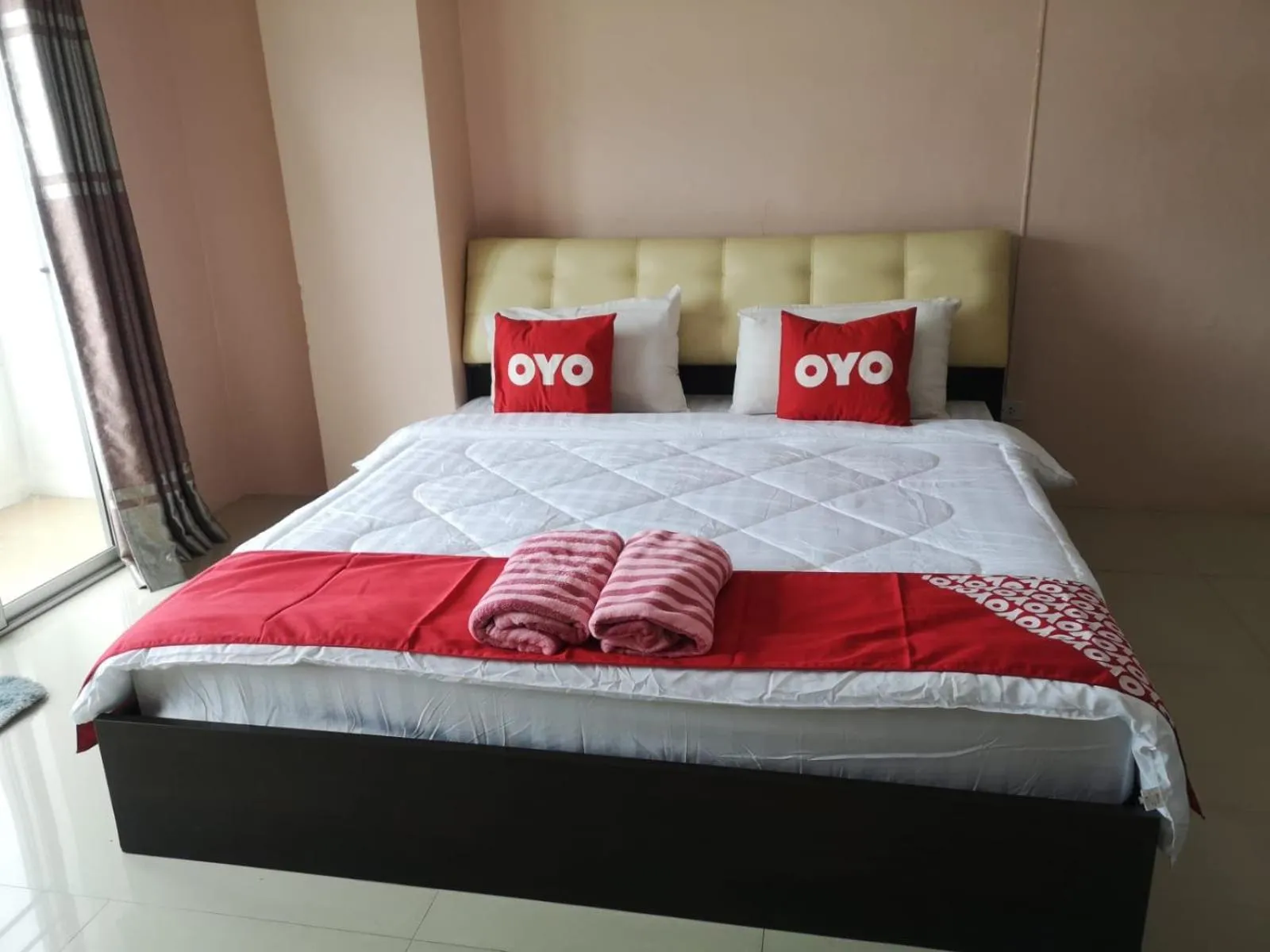 Bedroom, Bed in KJS Pattaya