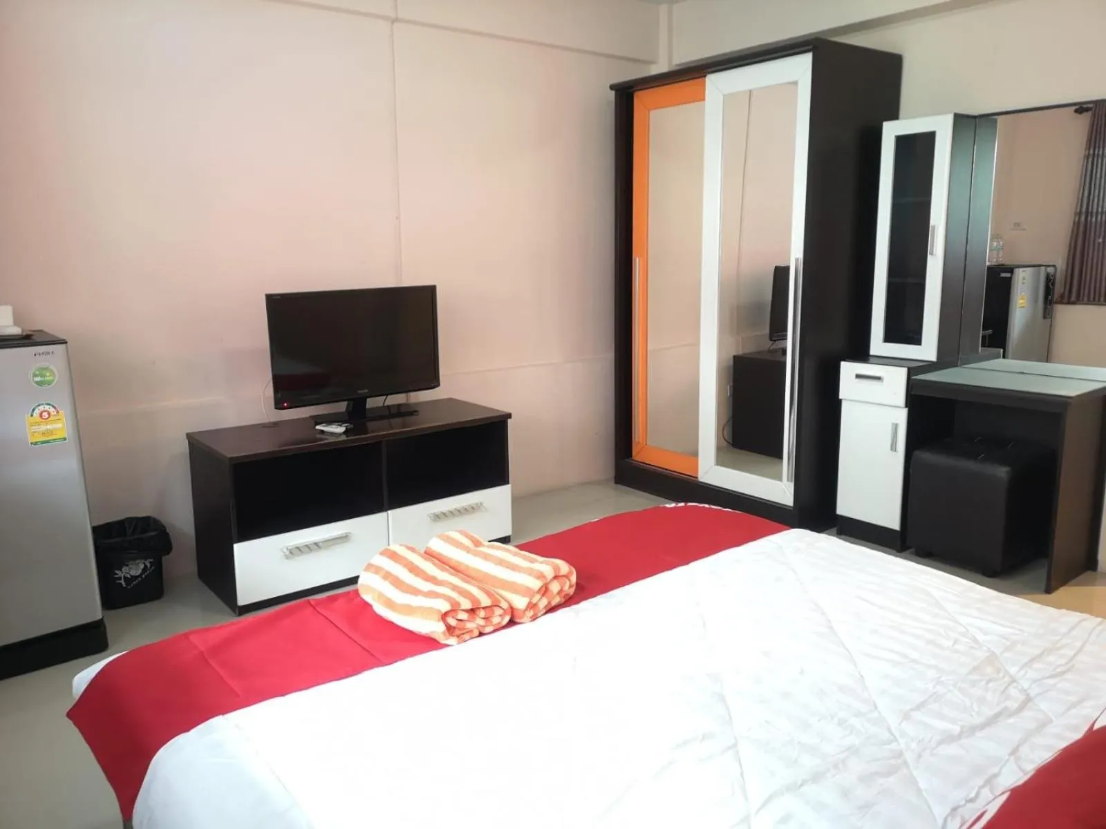 Bedroom, Bed in KJS Pattaya