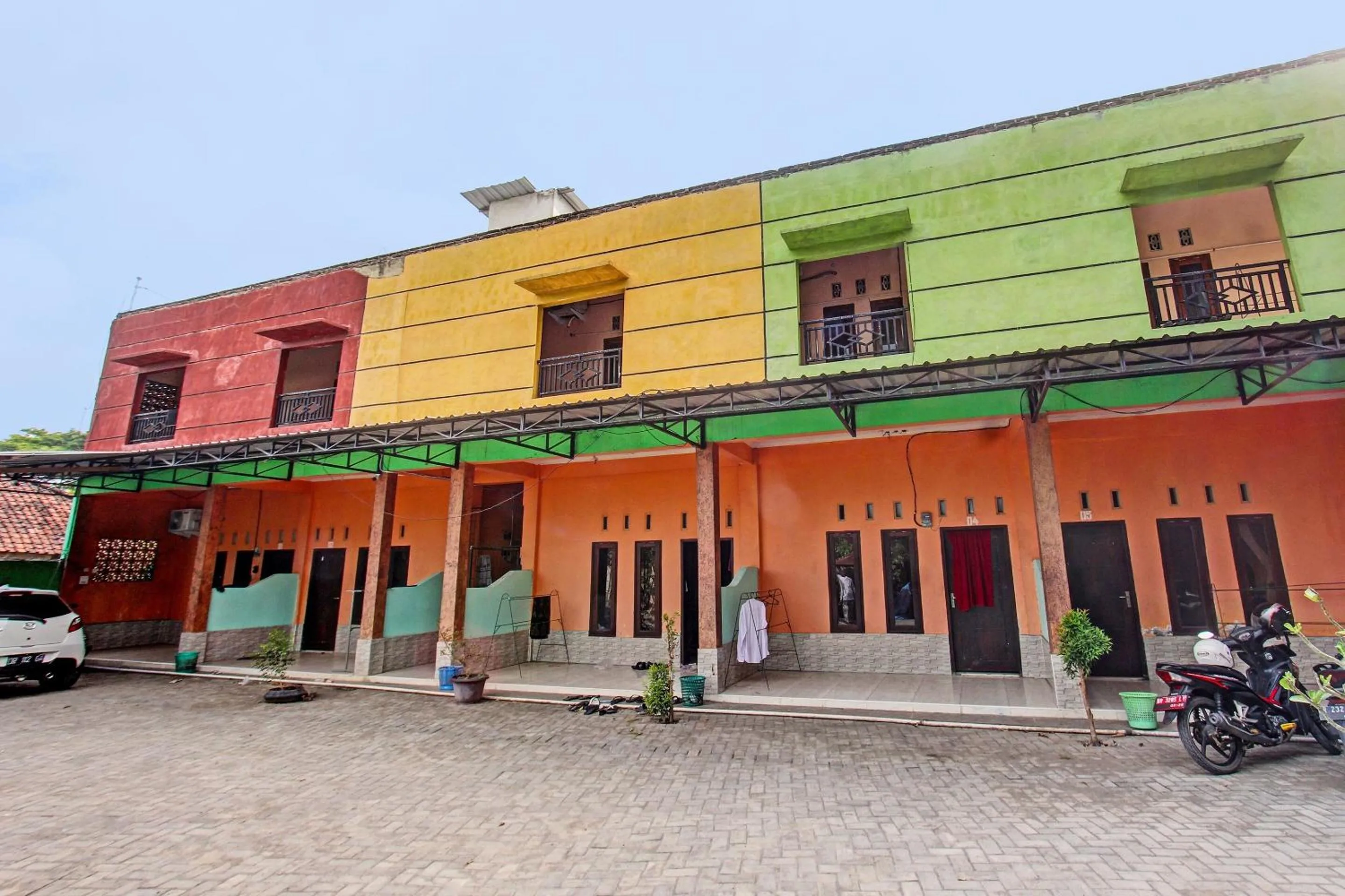 Facade/entrance in Hotel O Homestay Bang HajiNearLapangan Penujak ( Inen Gonggang)