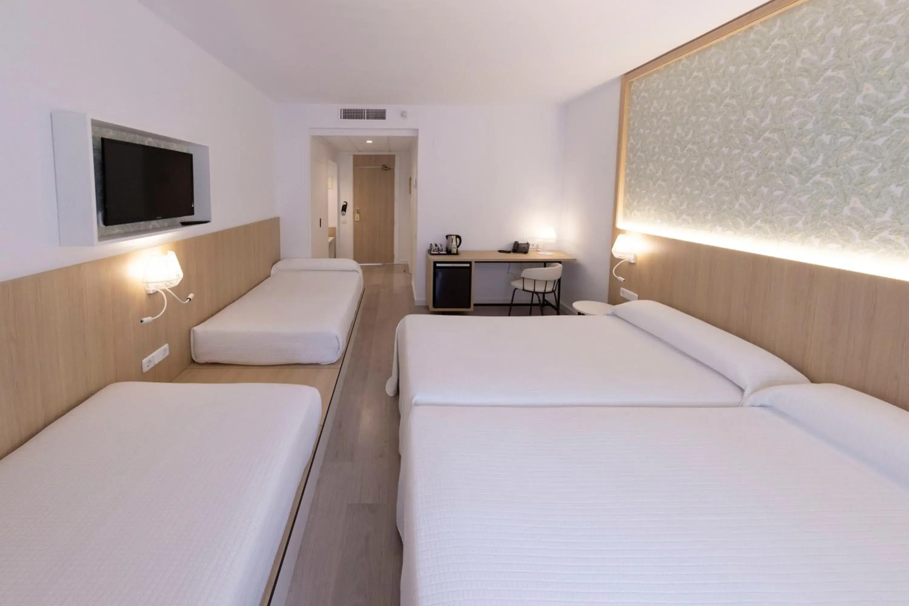 Standard Quadruple Room in Sercotel Carlos III Standard Quadruple Room in Sercotel Carlos III