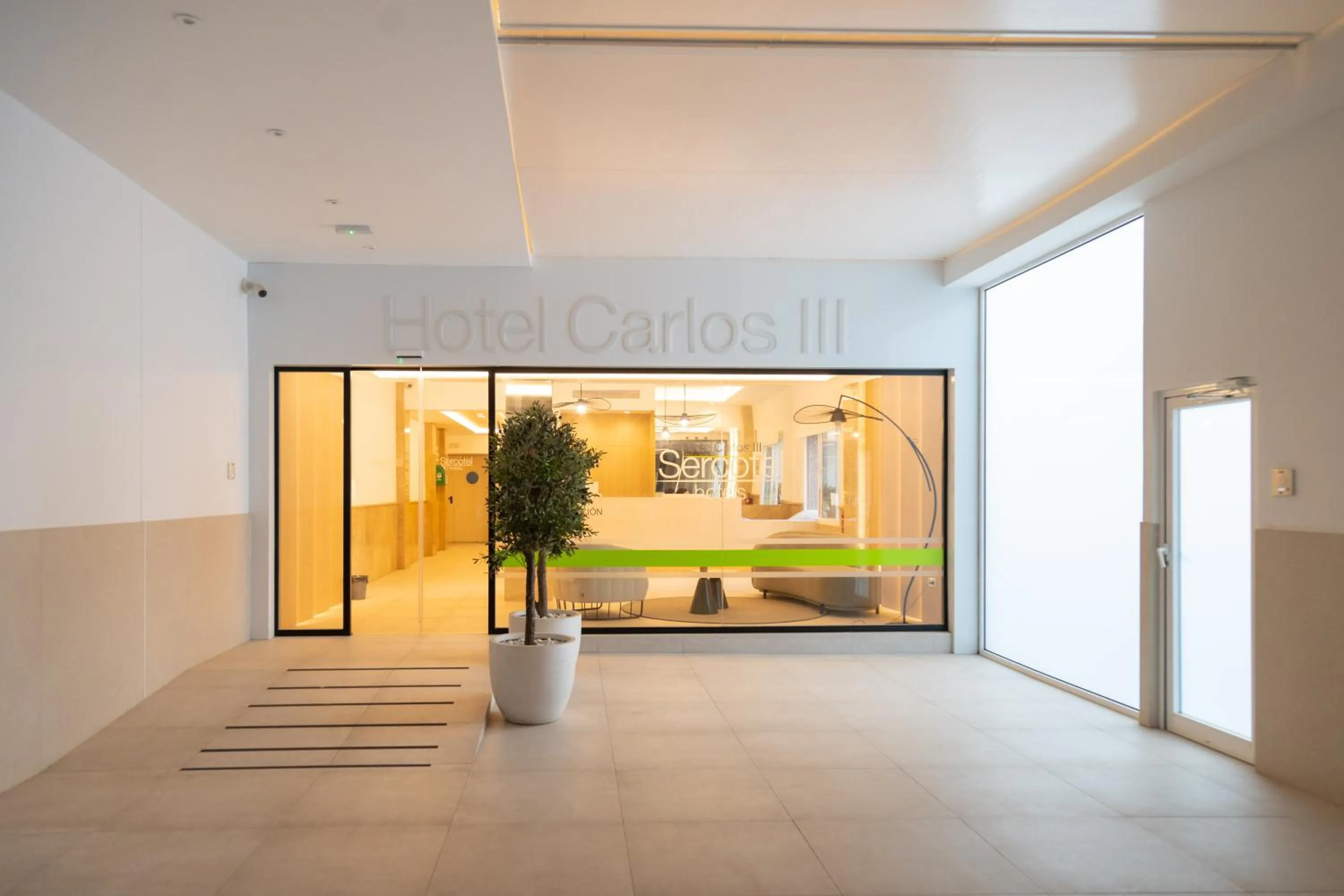Facade/entrance in Sercotel Carlos III