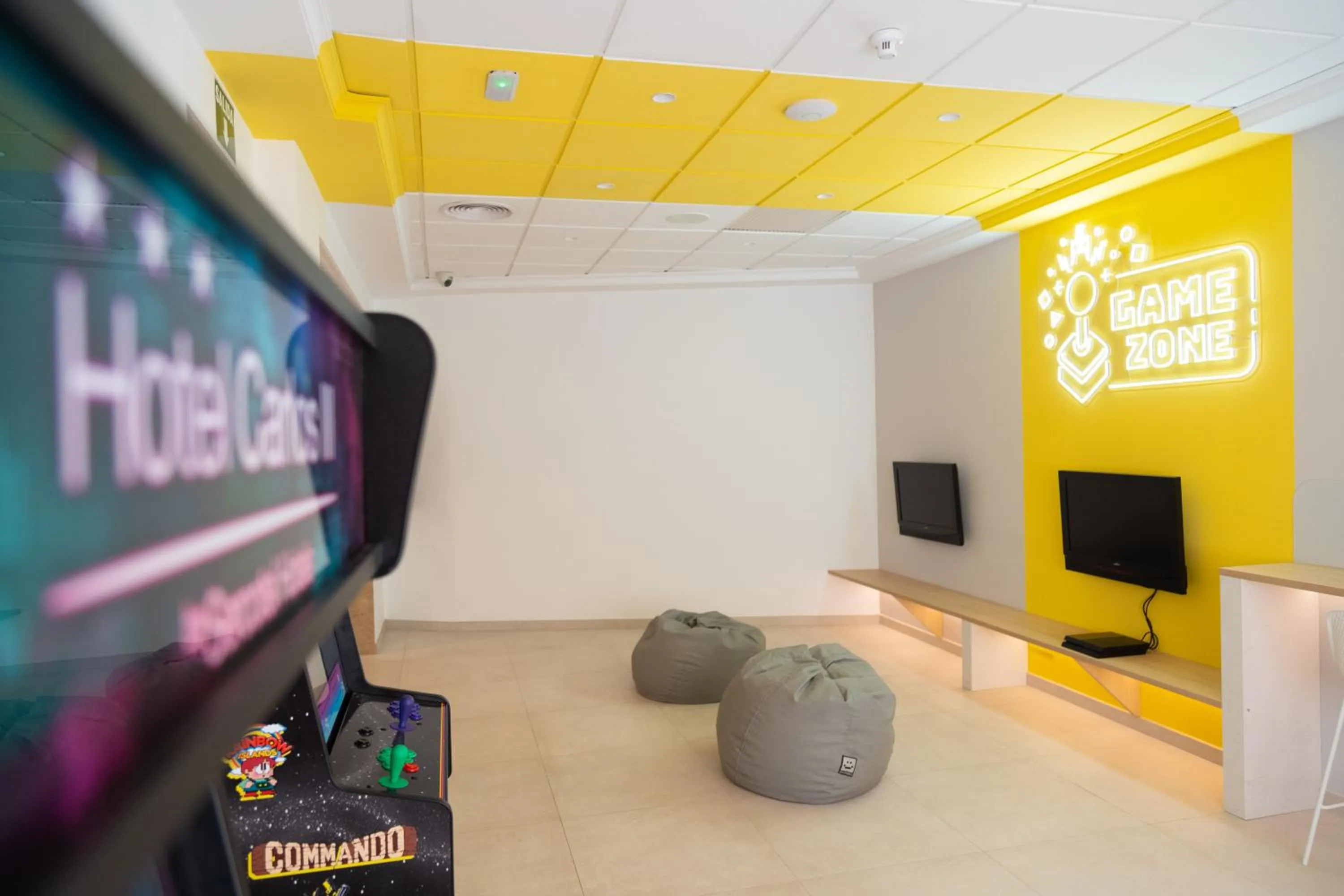 Game Room in Sercotel Carlos III