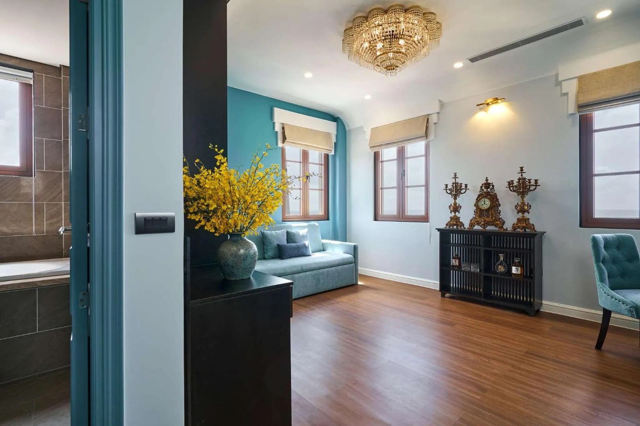 Living room in Times Corner Sorrento Hotel - Complimentary Sunset Town Tour 4pm to 5pm everyday