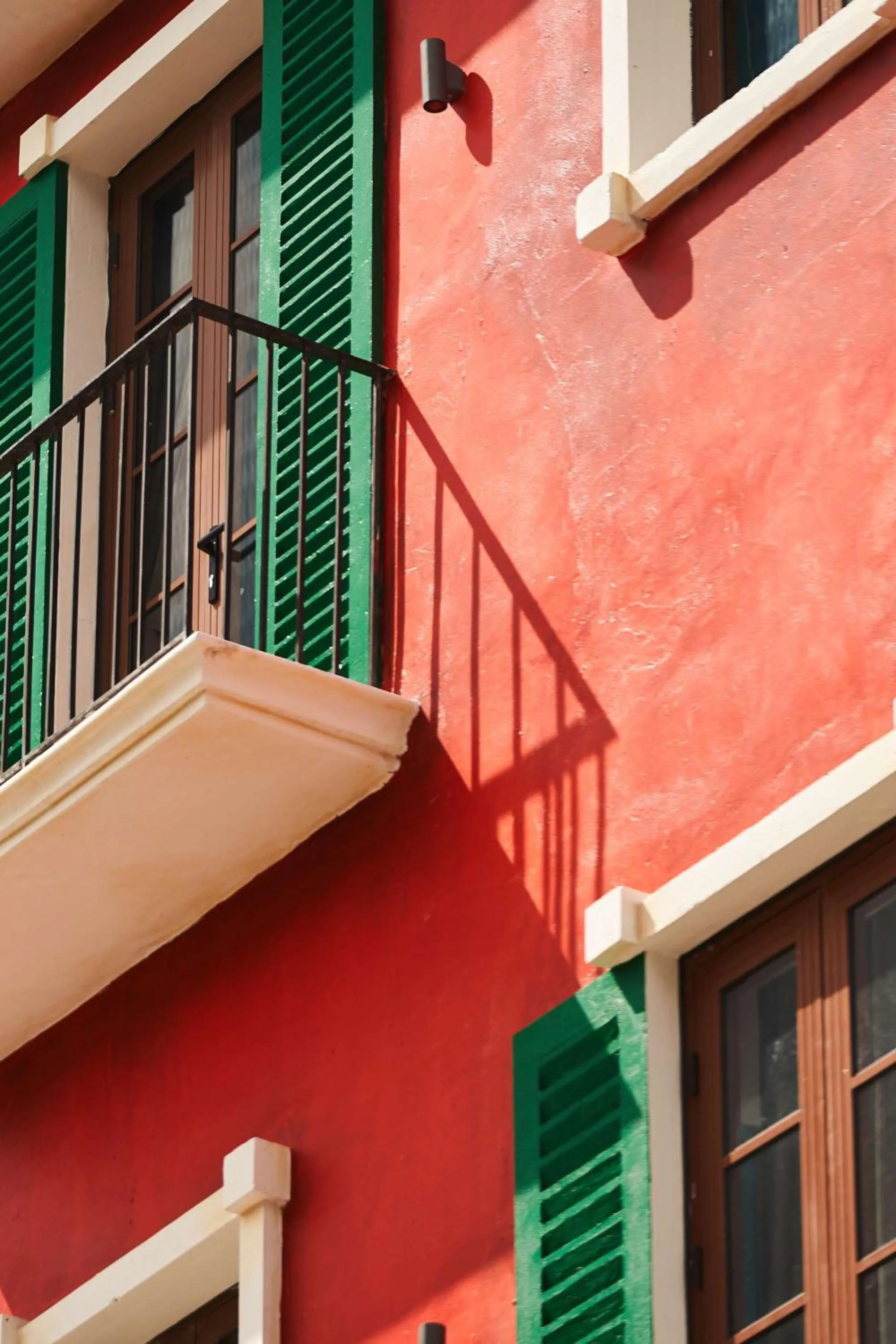 Balcony/Terrace in Times Corner Sorrento Hotel - Complimentary Sunset Town Tour 4pm to 5pm everyday