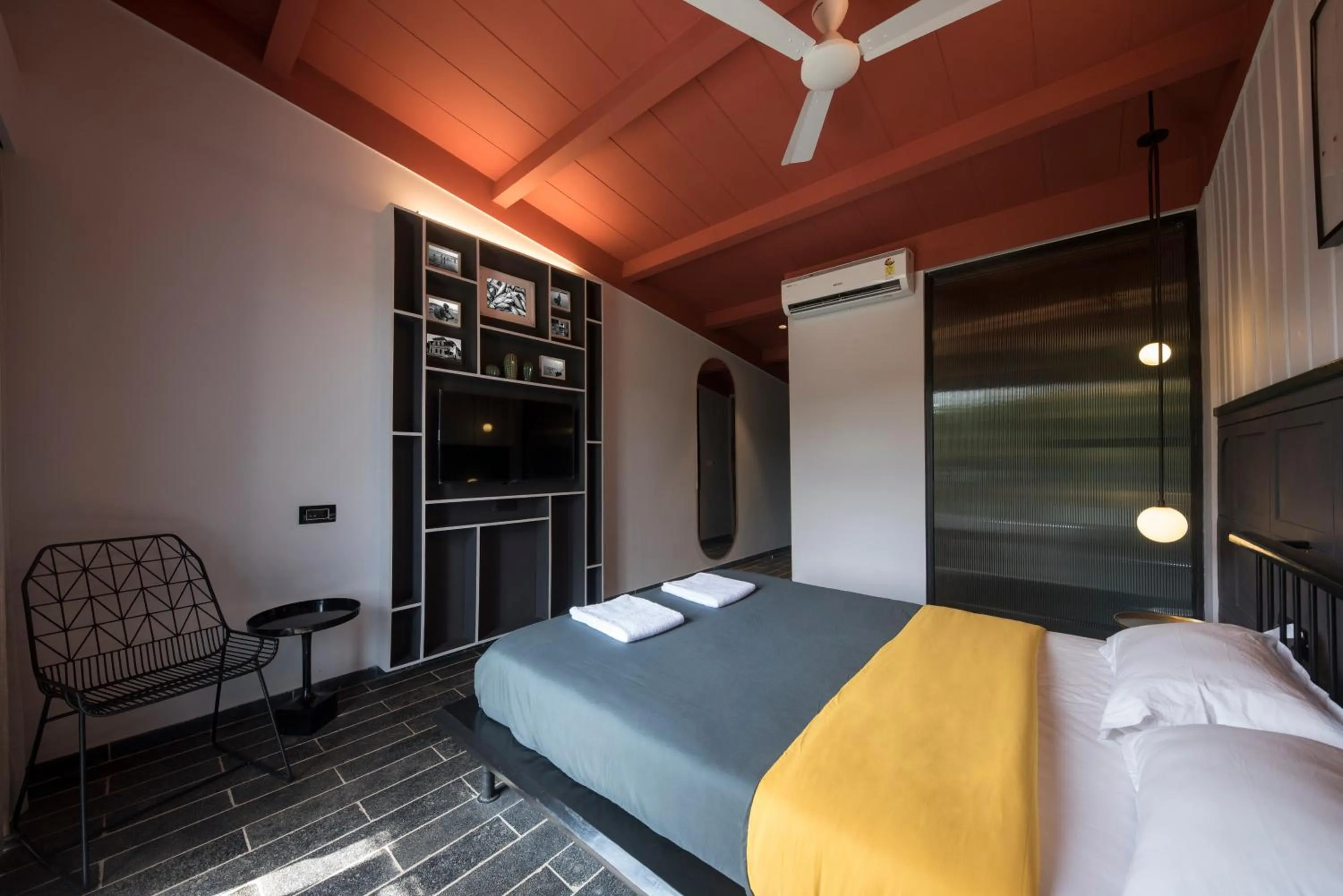 Communal lounge/ TV room, Bed in East India House