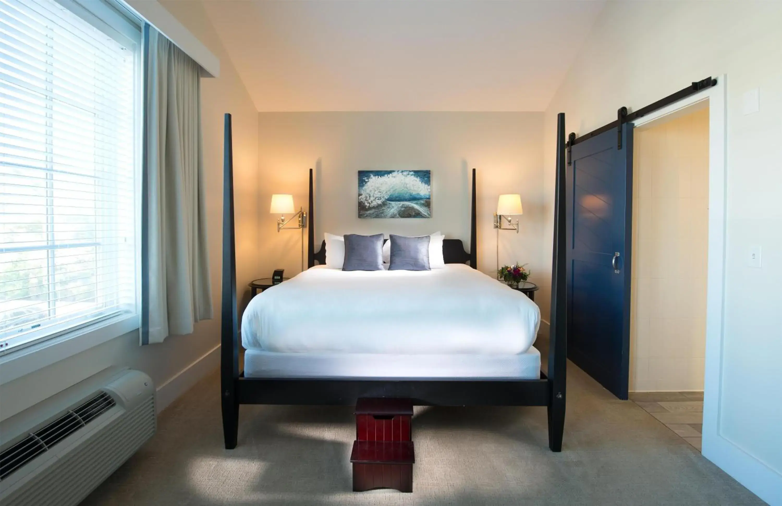 Portside King with Seating Area in The Boathouse Portside King with Seating Area in The Boathouse