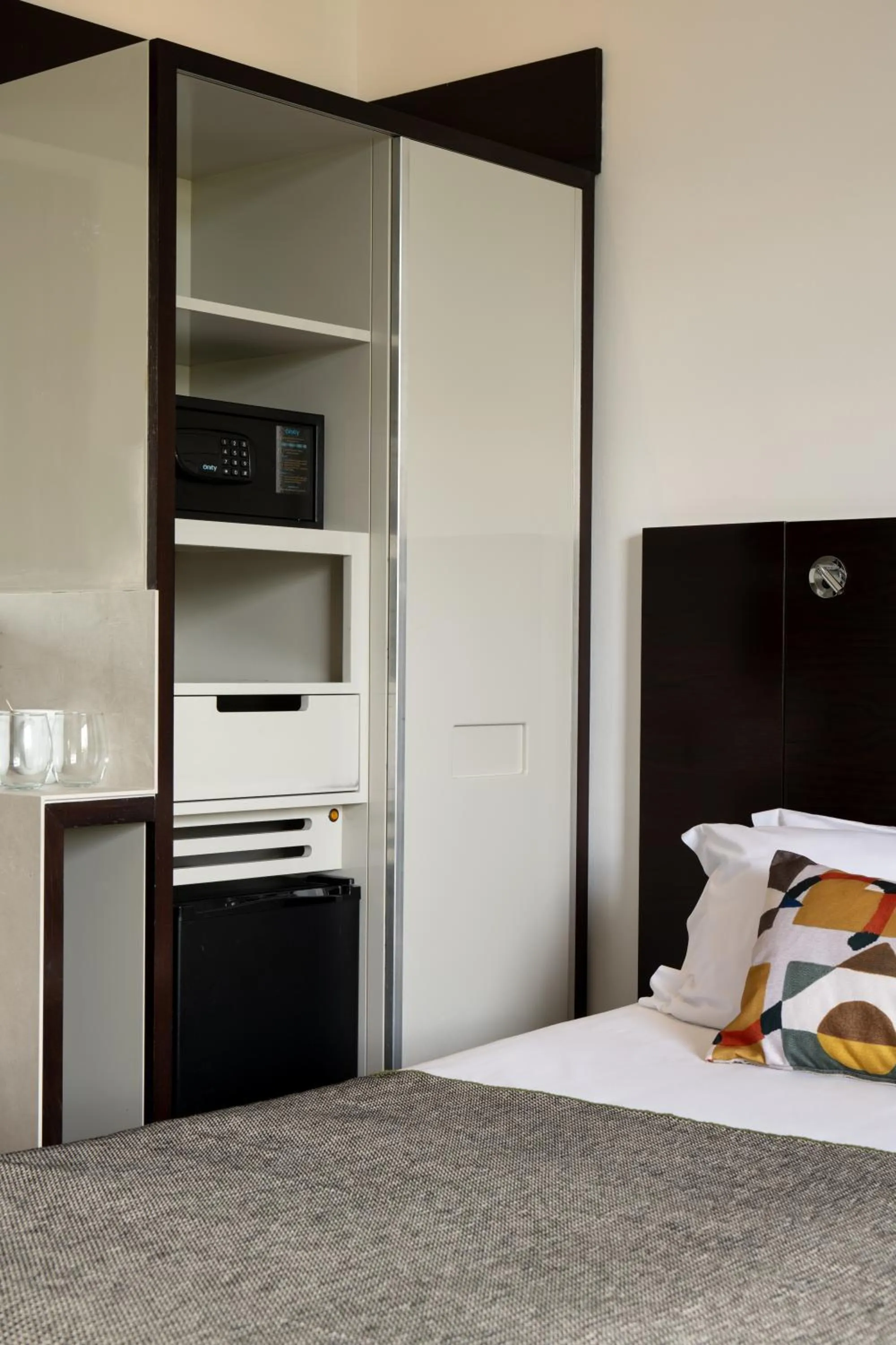 Bedroom, Bed in Voila Bagatelle