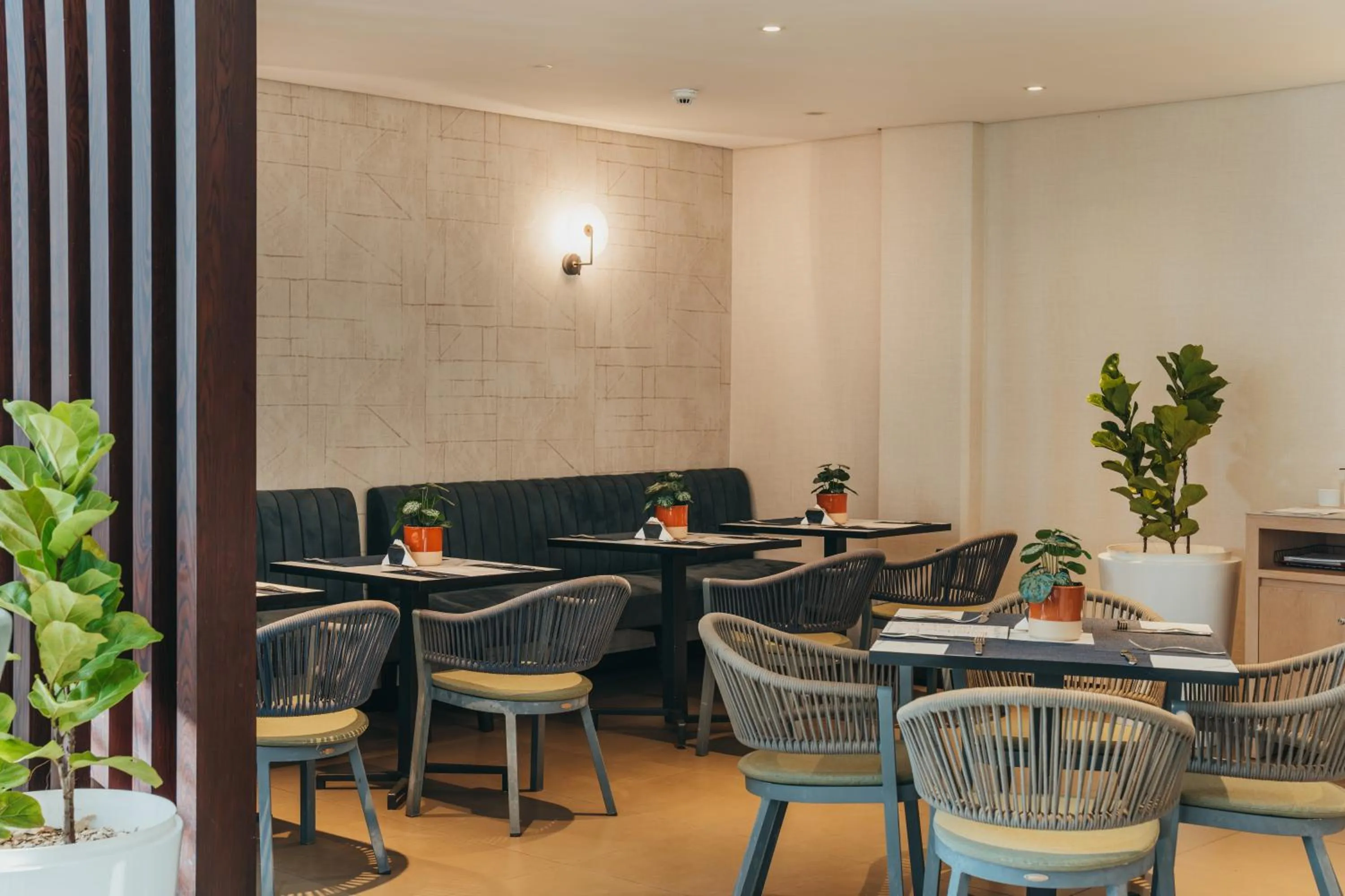 Restaurant/places to eat in Voila Bagatelle