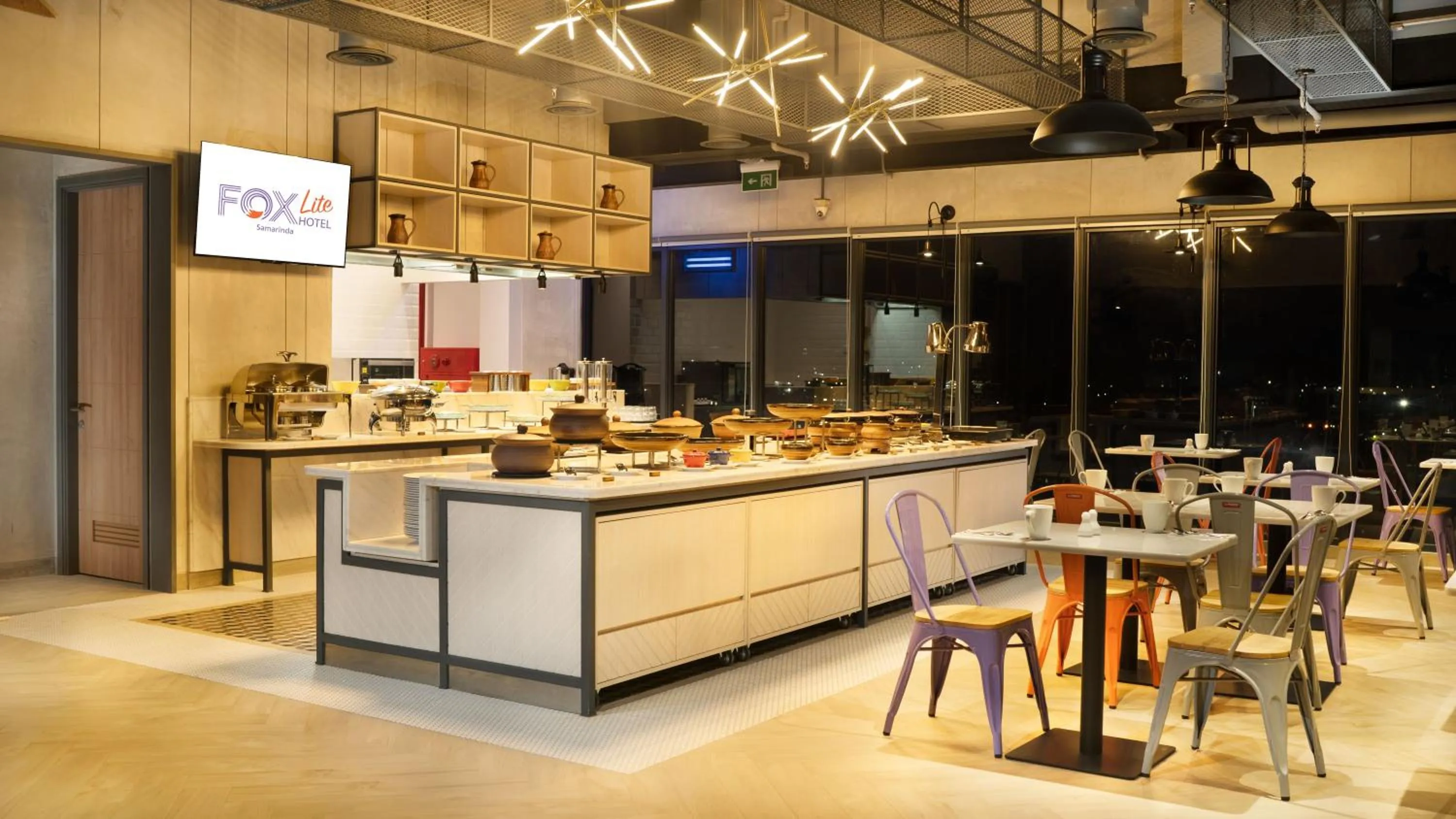 Restaurant/places to eat in FOX Lite Hotel Samarinda