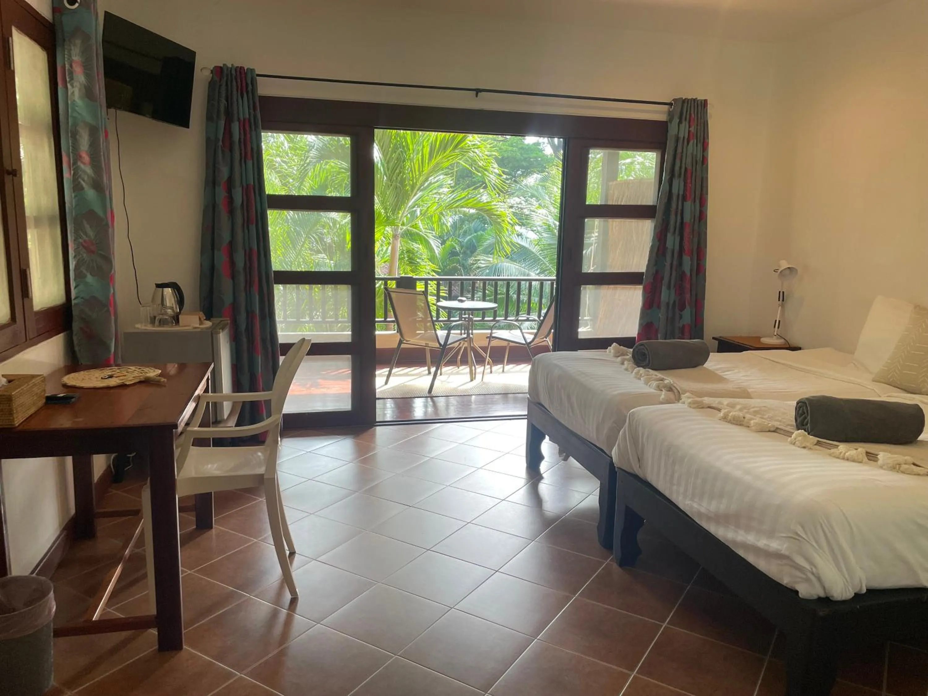 Photo of the whole room, Bed in Jade cottages