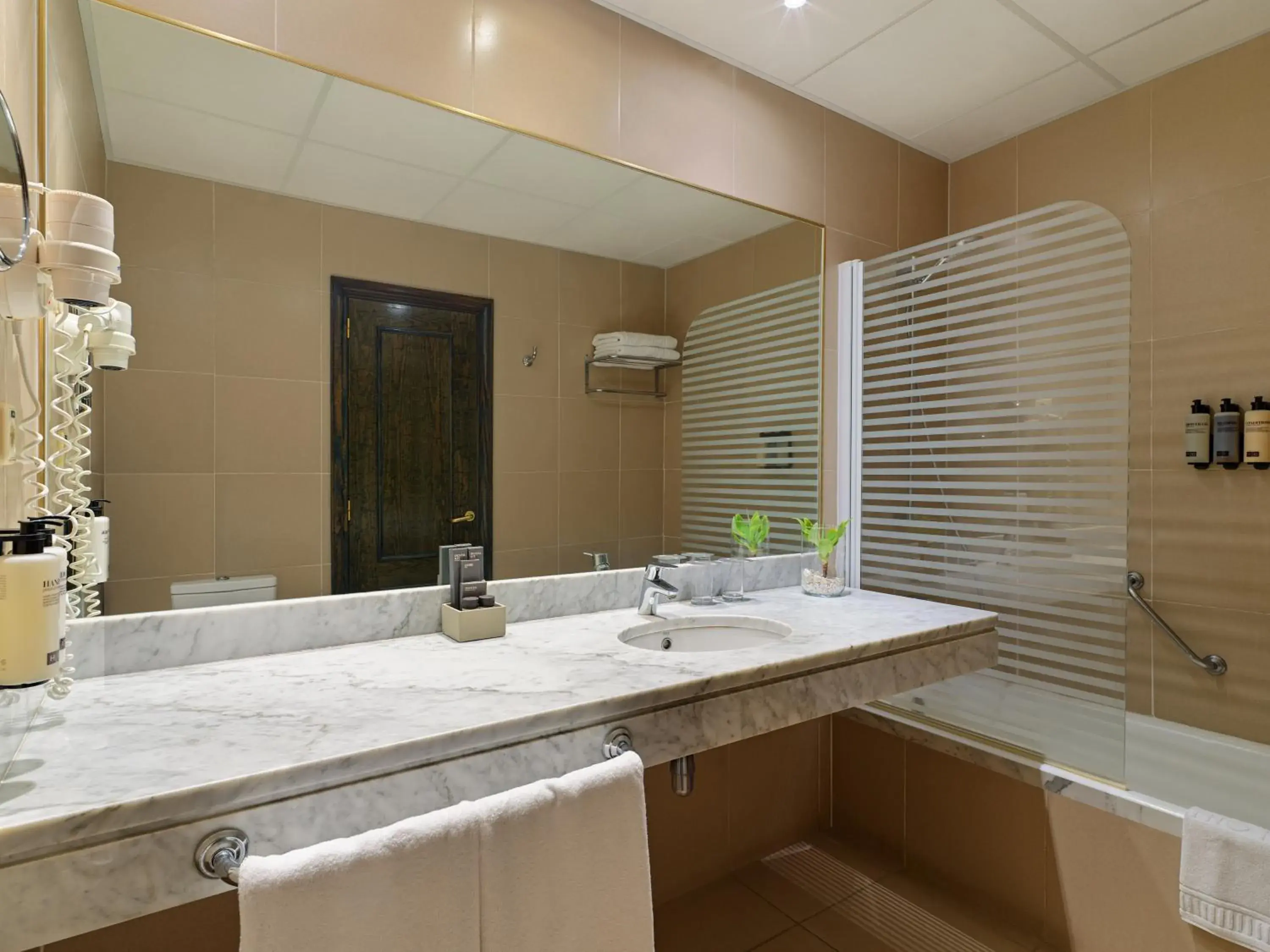 Twin Room (2 Adults) in H10 Taburiente Playa Twin Room (2 Adults) in H10 Taburiente Playa