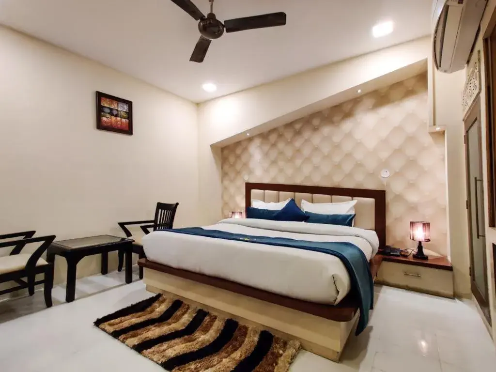 Superior King Room - single occupancy in WEST COTTAS HOTEL -- Couples, Family, Corporate Favorite in Heart of Jalandhar Superior King Room - single occupancy in WEST COTTAS HOTEL -- Couples, Family, Corporate Favorite in Heart of Jalandhar