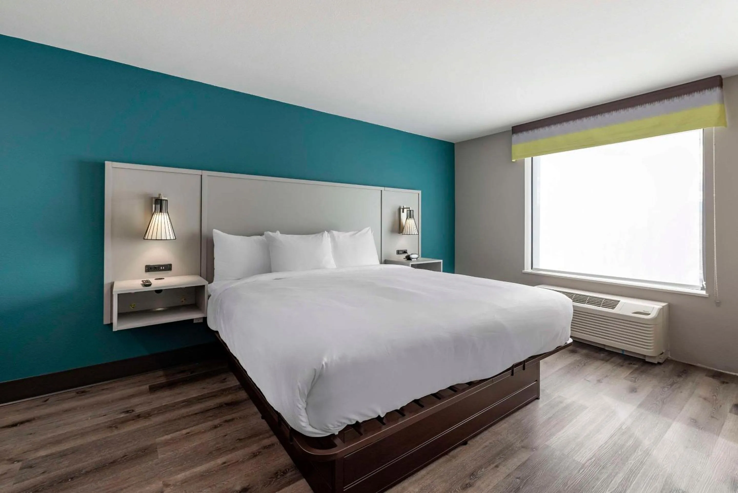 Bedroom, Bed in Comfort Suites Colorado Springs East - Medical Center Area