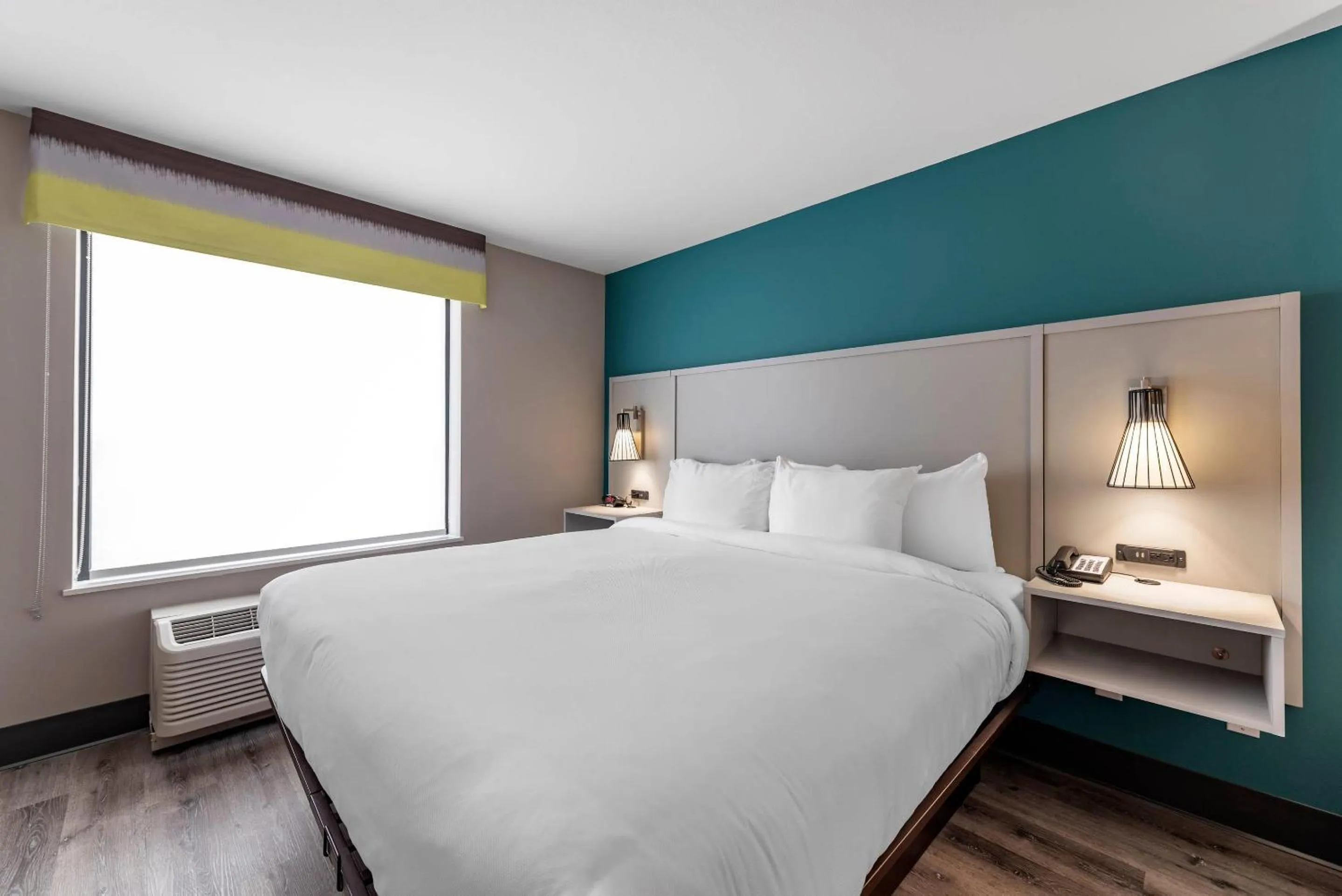 Bedroom, Bed in Comfort Suites Colorado Springs East - Medical Center Area