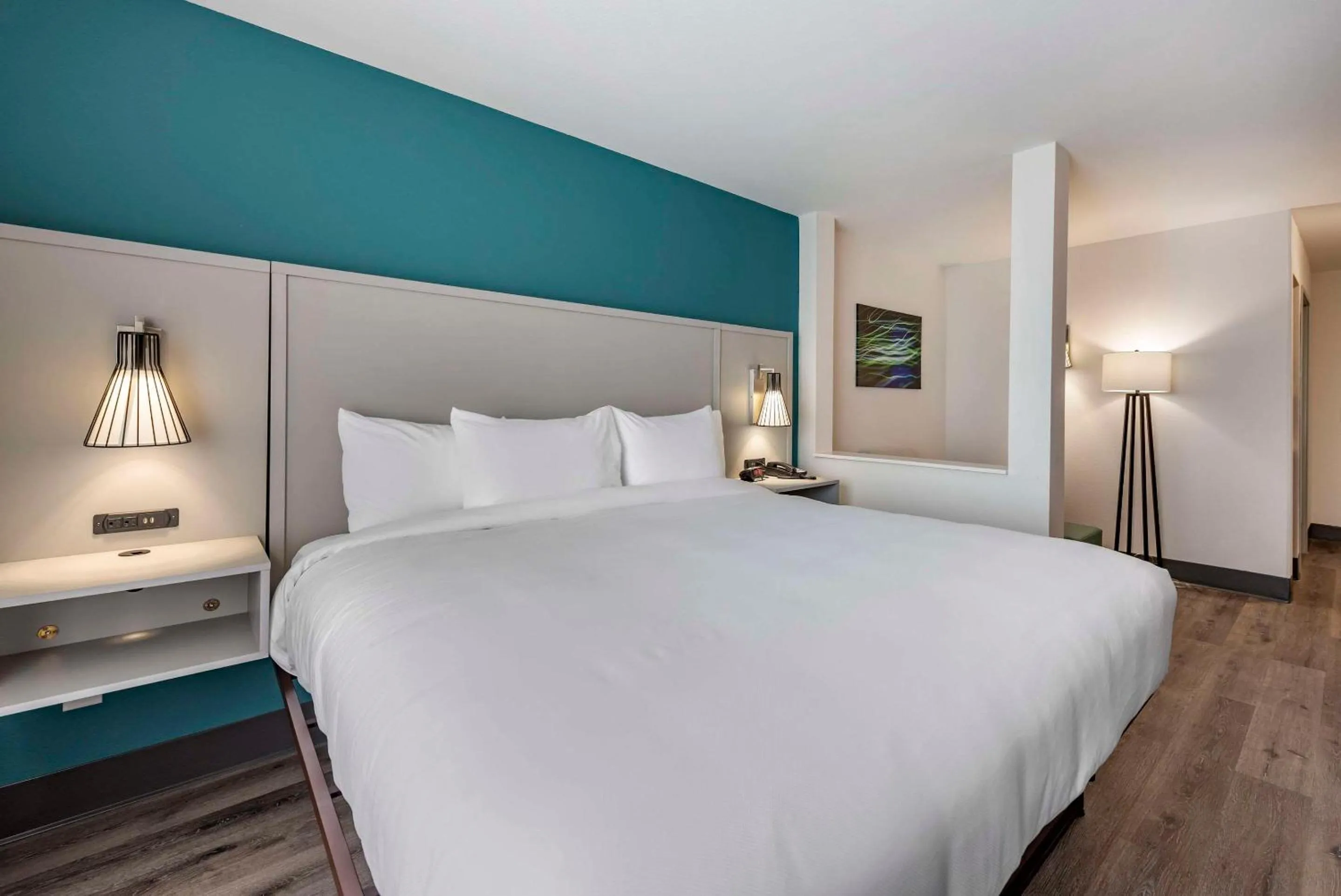 Bedroom, Bed in Comfort Suites Colorado Springs East - Medical Center Area