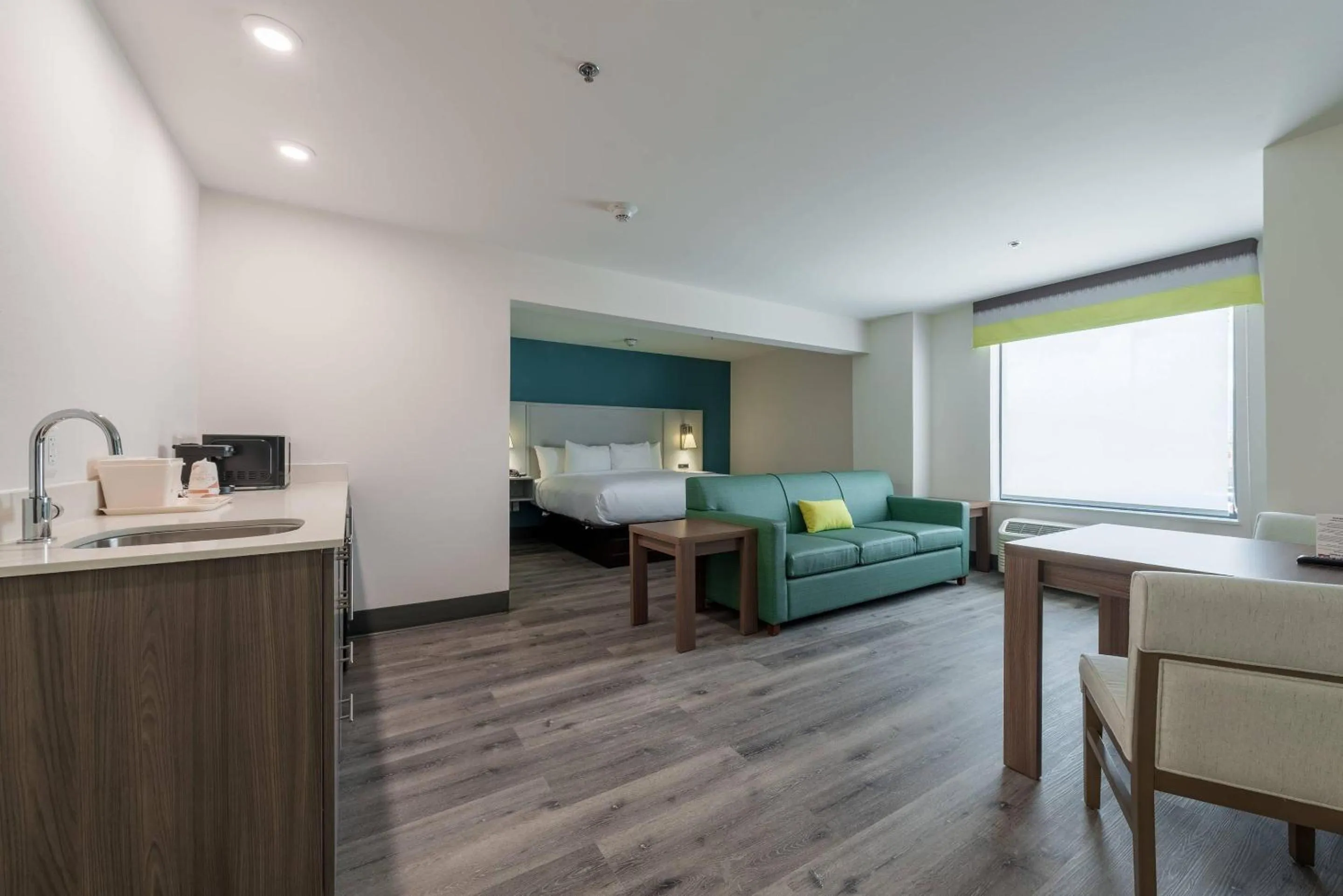 Bedroom in Comfort Suites Colorado Springs East - Medical Center Area