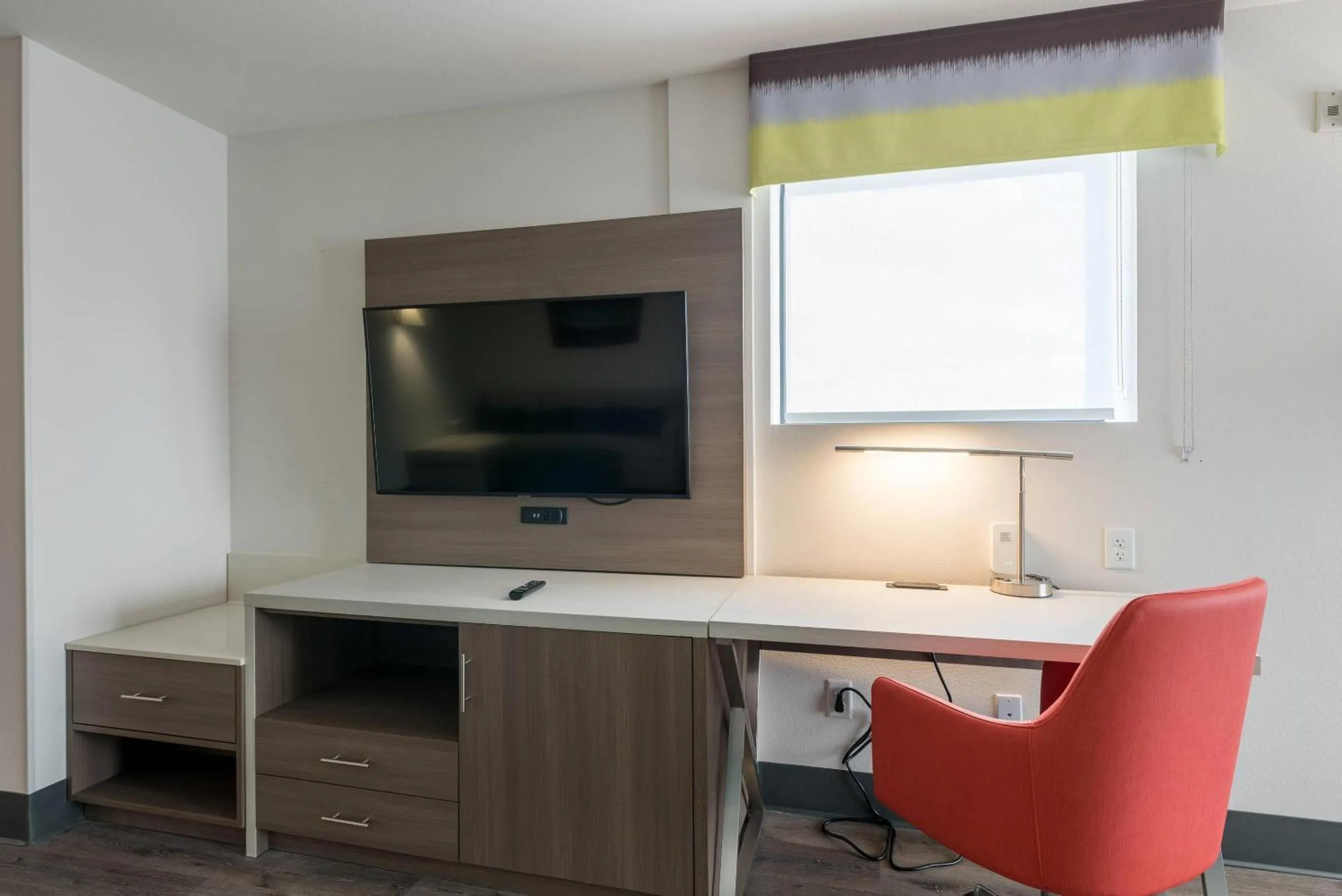 Bedroom in Comfort Suites Colorado Springs East - Medical Center Area