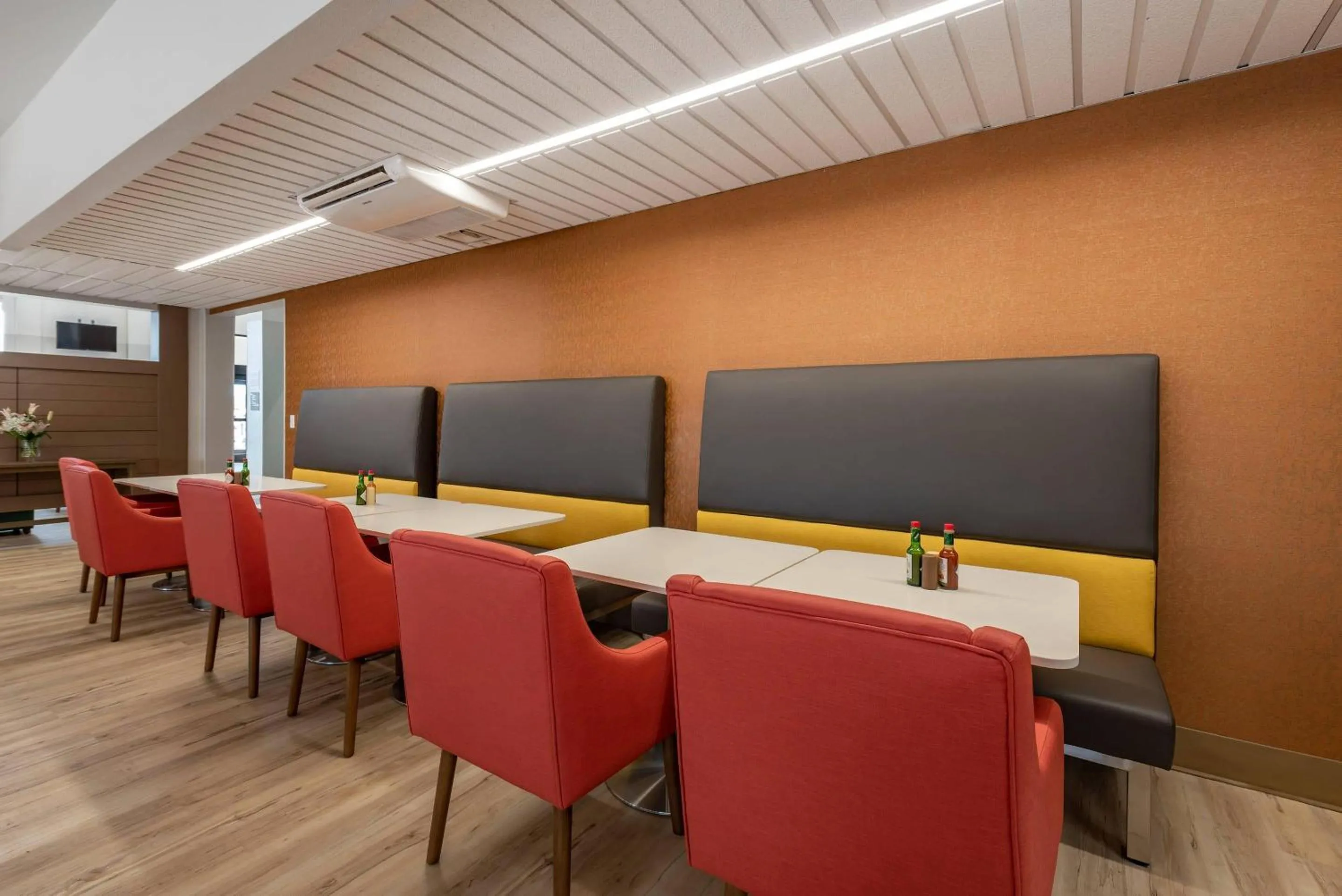 Breakfast in Comfort Suites Colorado Springs East - Medical Center Area