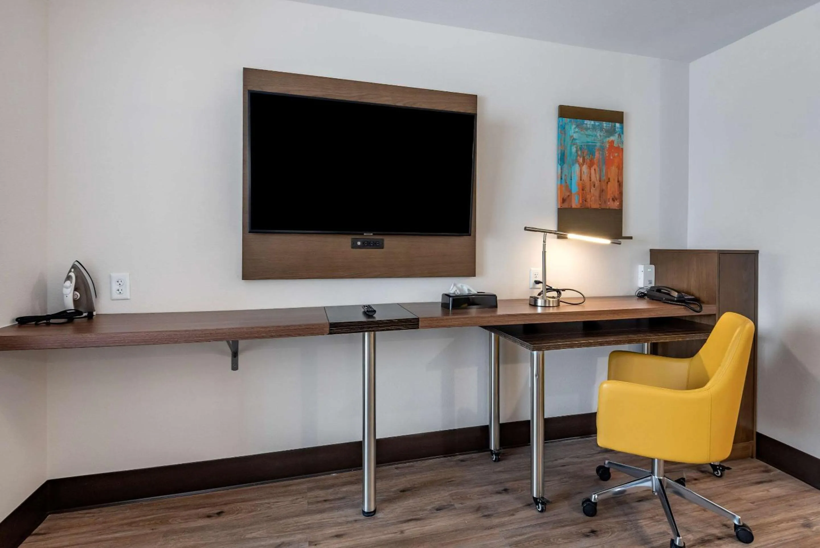 Bedroom in MainStay Suites Colorado Springs East - Medical Center Area