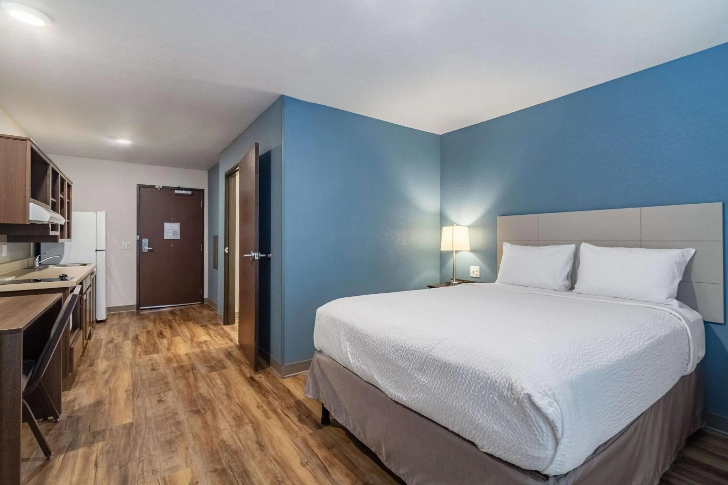 Bedroom, Bed in WoodSpring Suites Harrisburg Linglestown