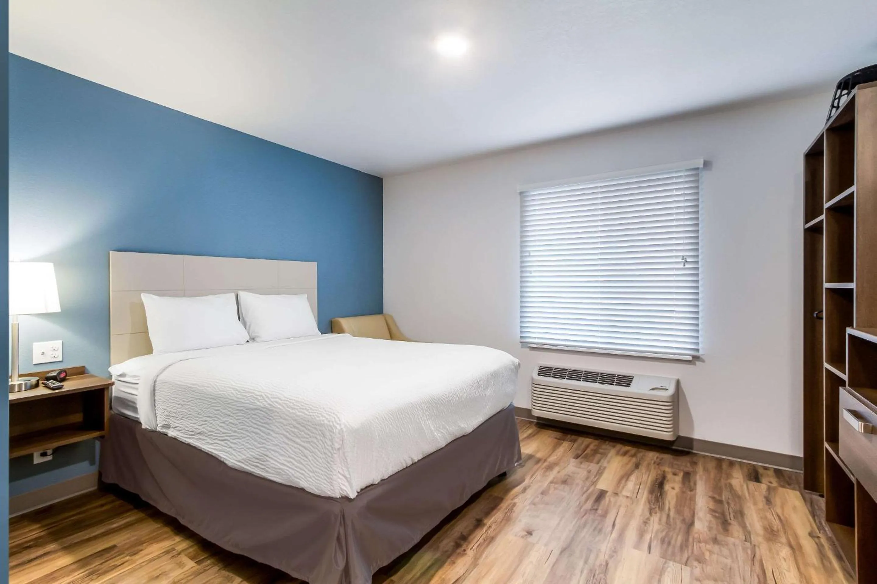 Bedroom, Bed in WoodSpring Suites Harrisburg Linglestown