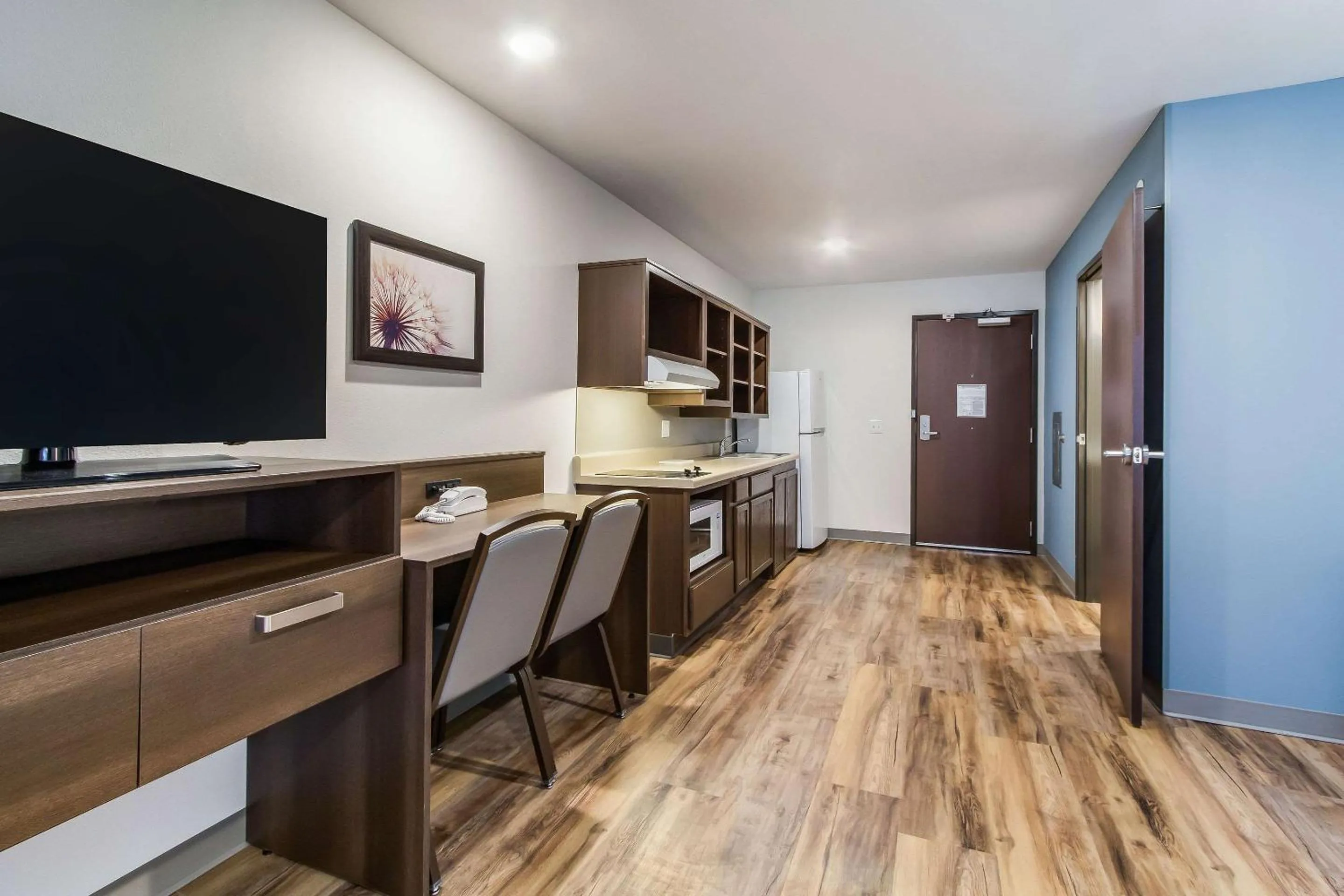 Bedroom in WoodSpring Suites Harrisburg Linglestown