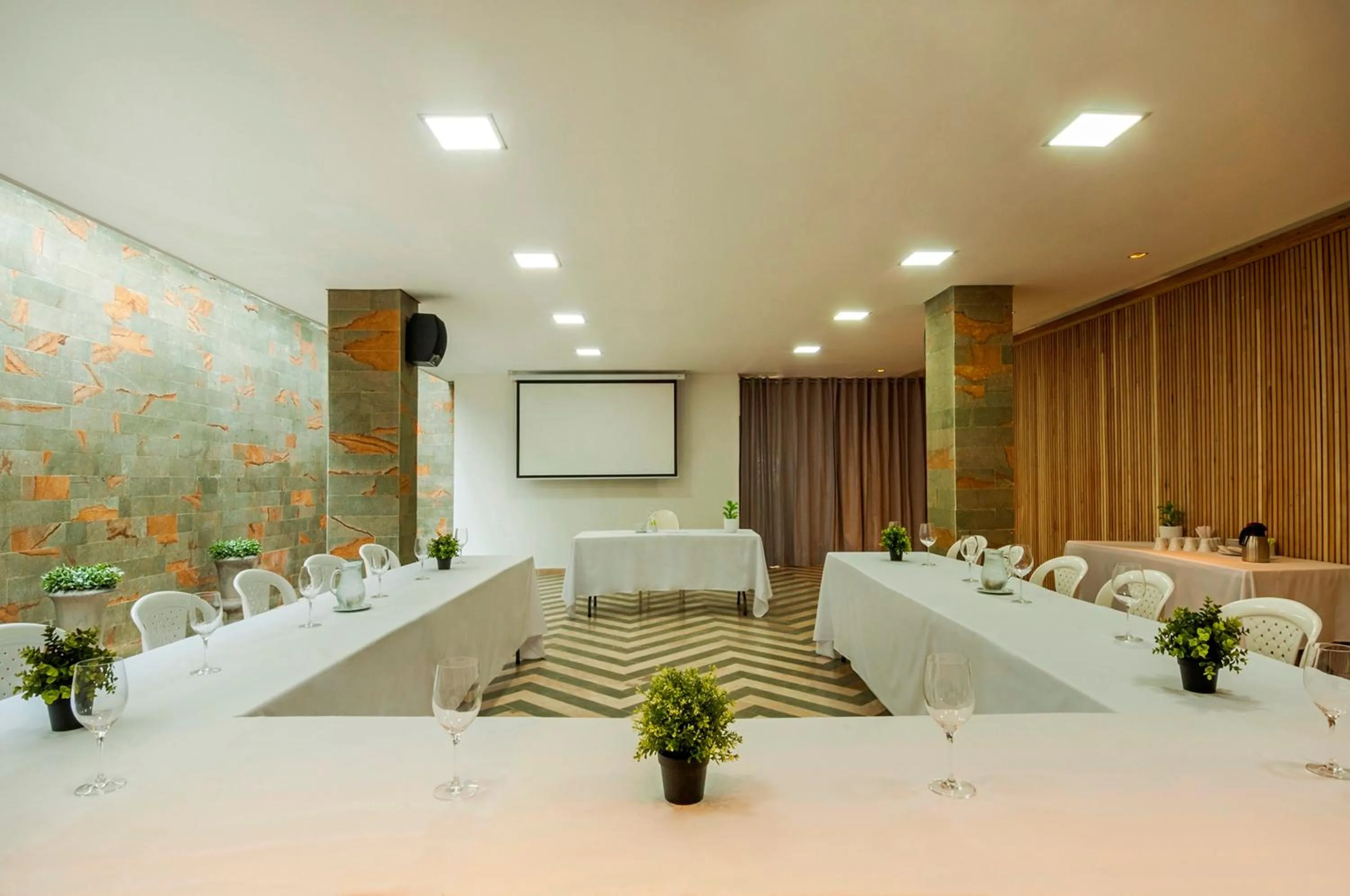 Business facilities in Oz Hotel Cartagena