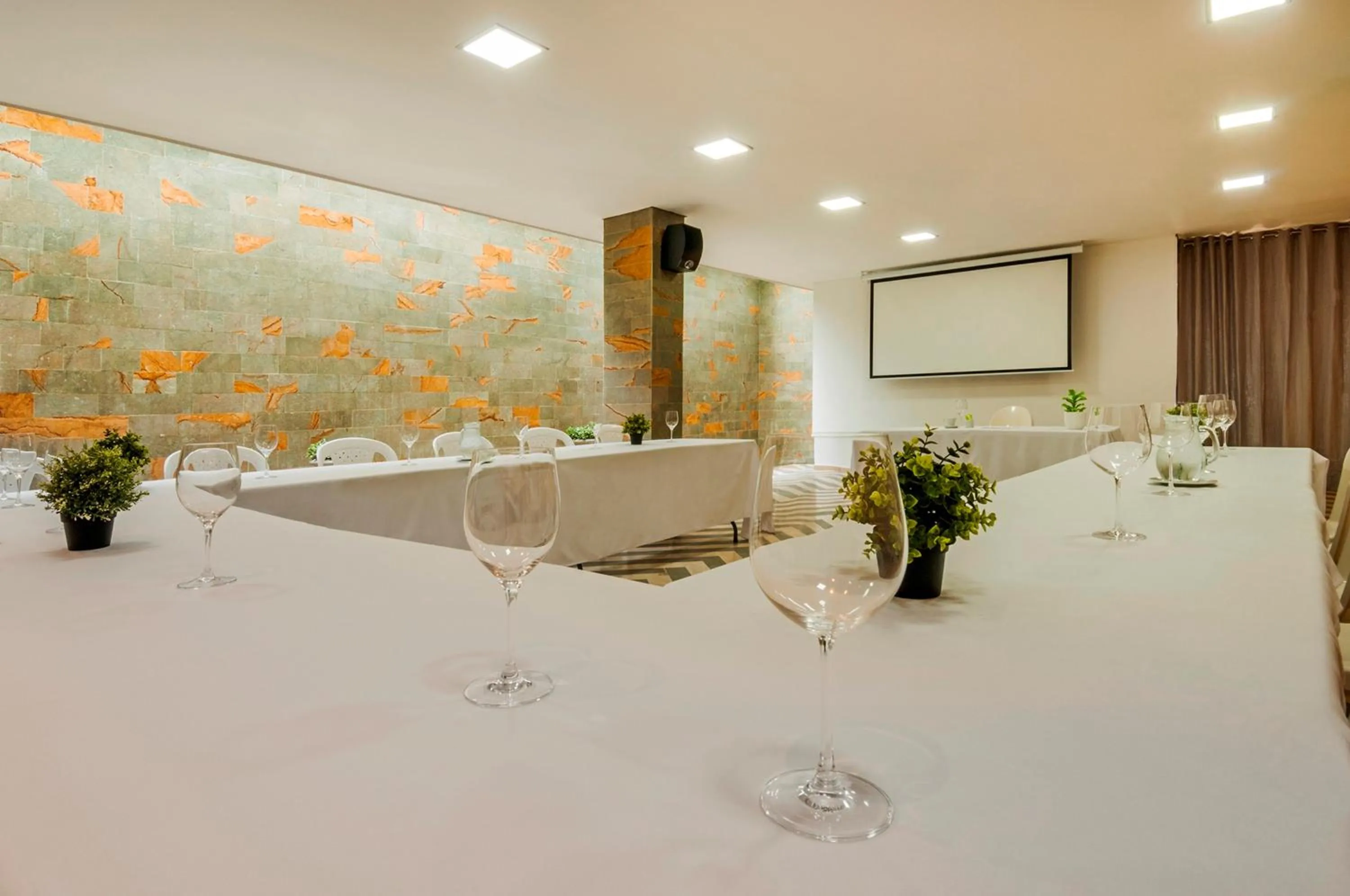 Business facilities in Oz Hotel Cartagena