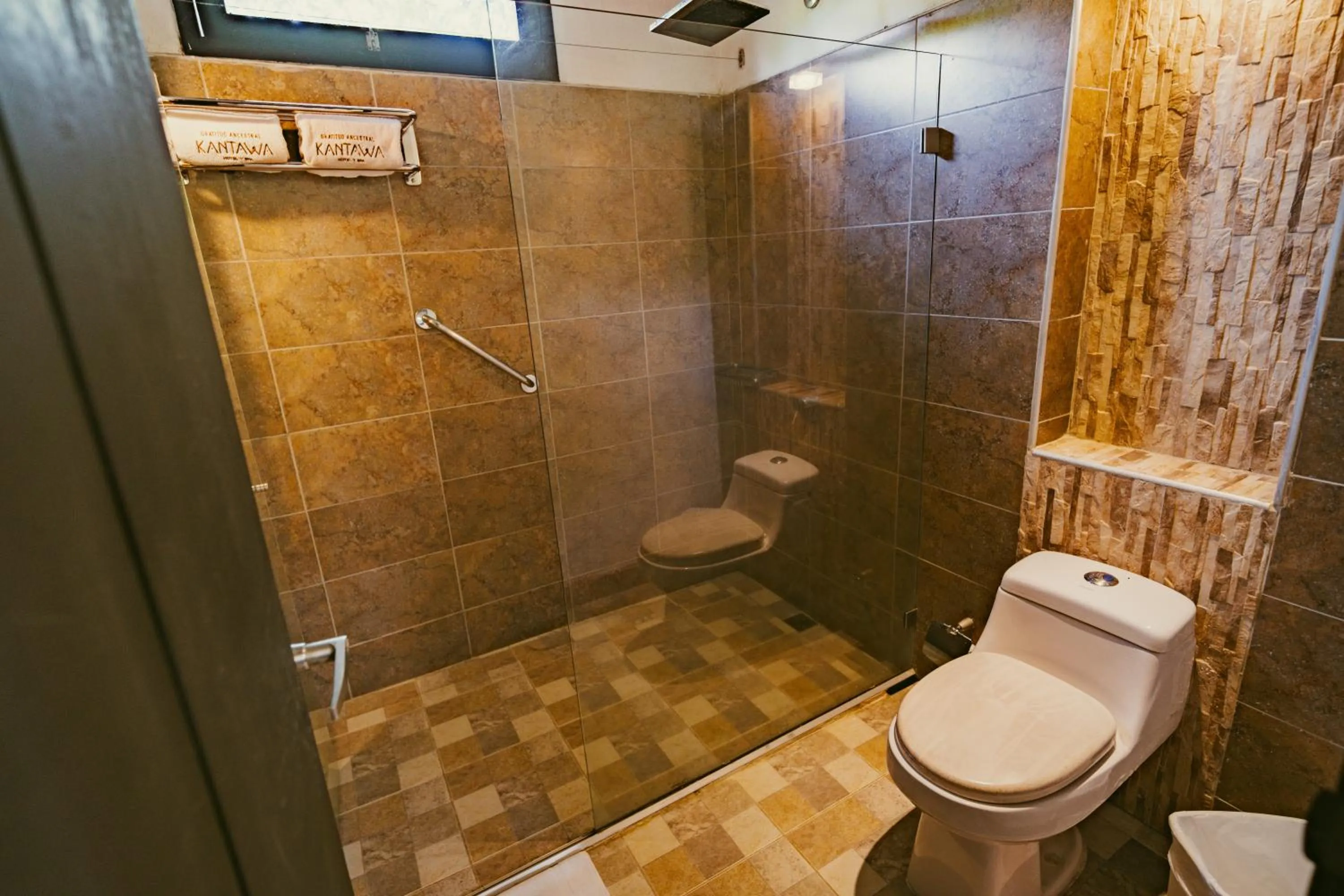 Shower in Kantawa Hotel & Spa