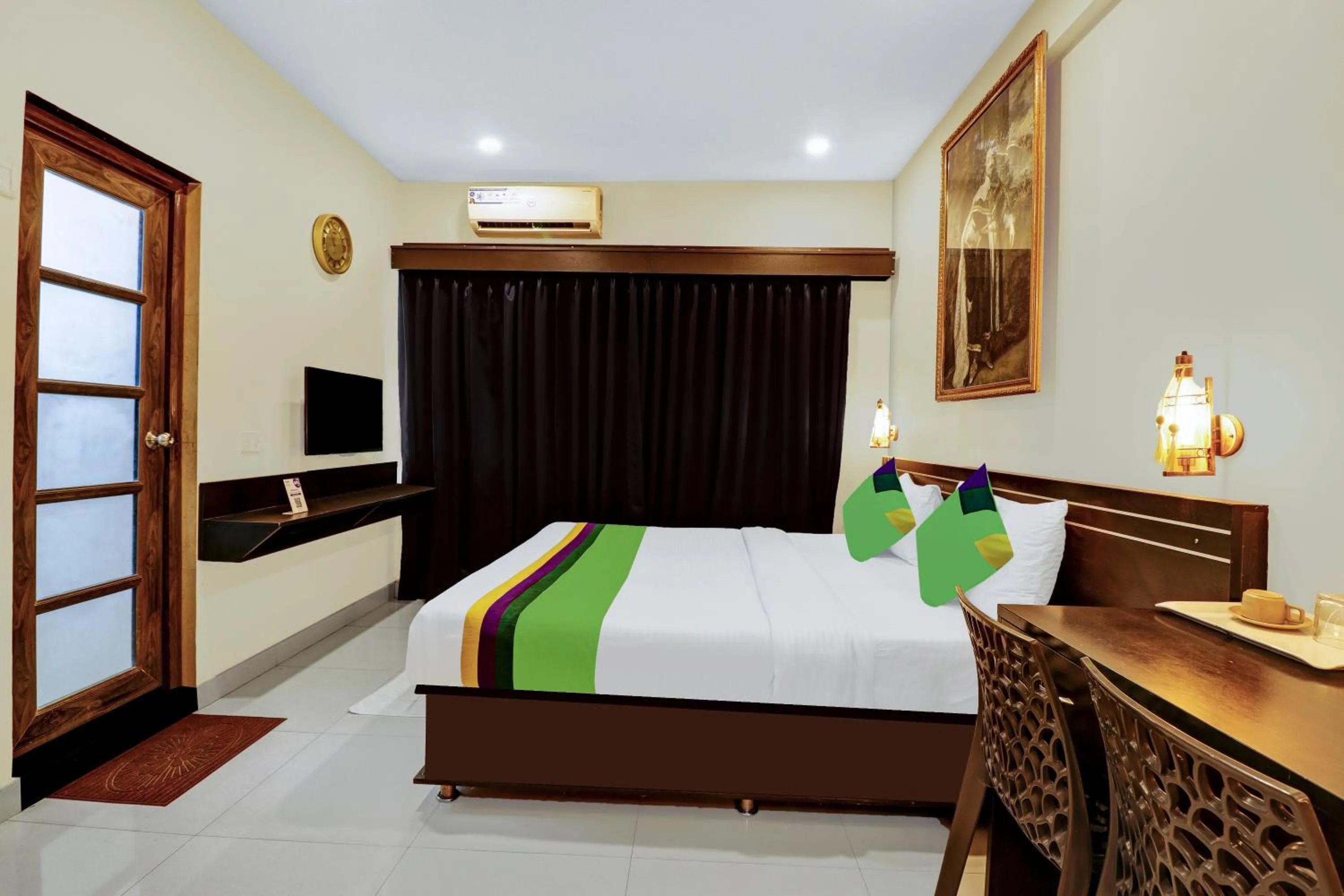 Bedroom, Bed in Treebo Blueberry Inn