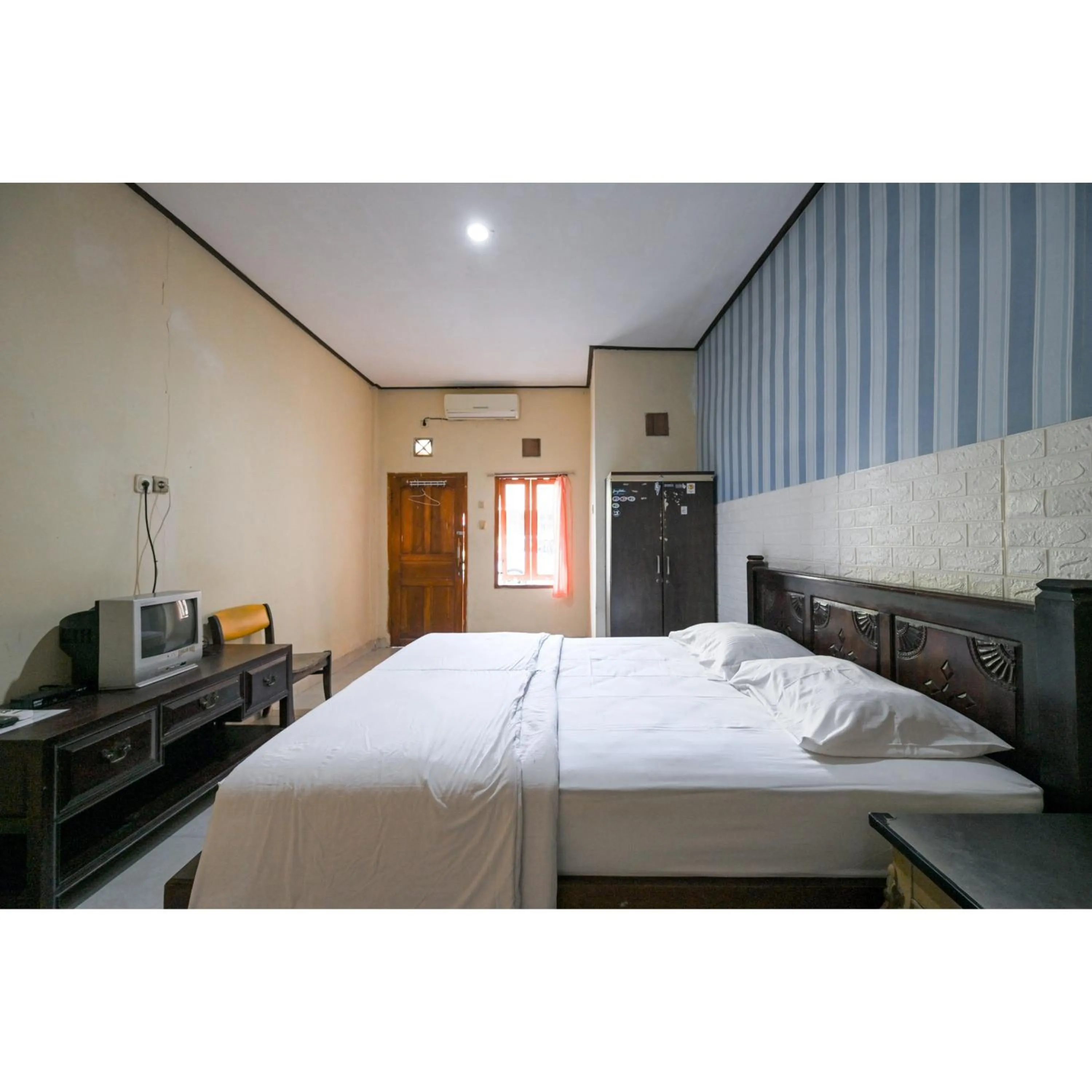 Bedroom, Bed in Pondok Syariah Denpasar Mitra RedDoorz