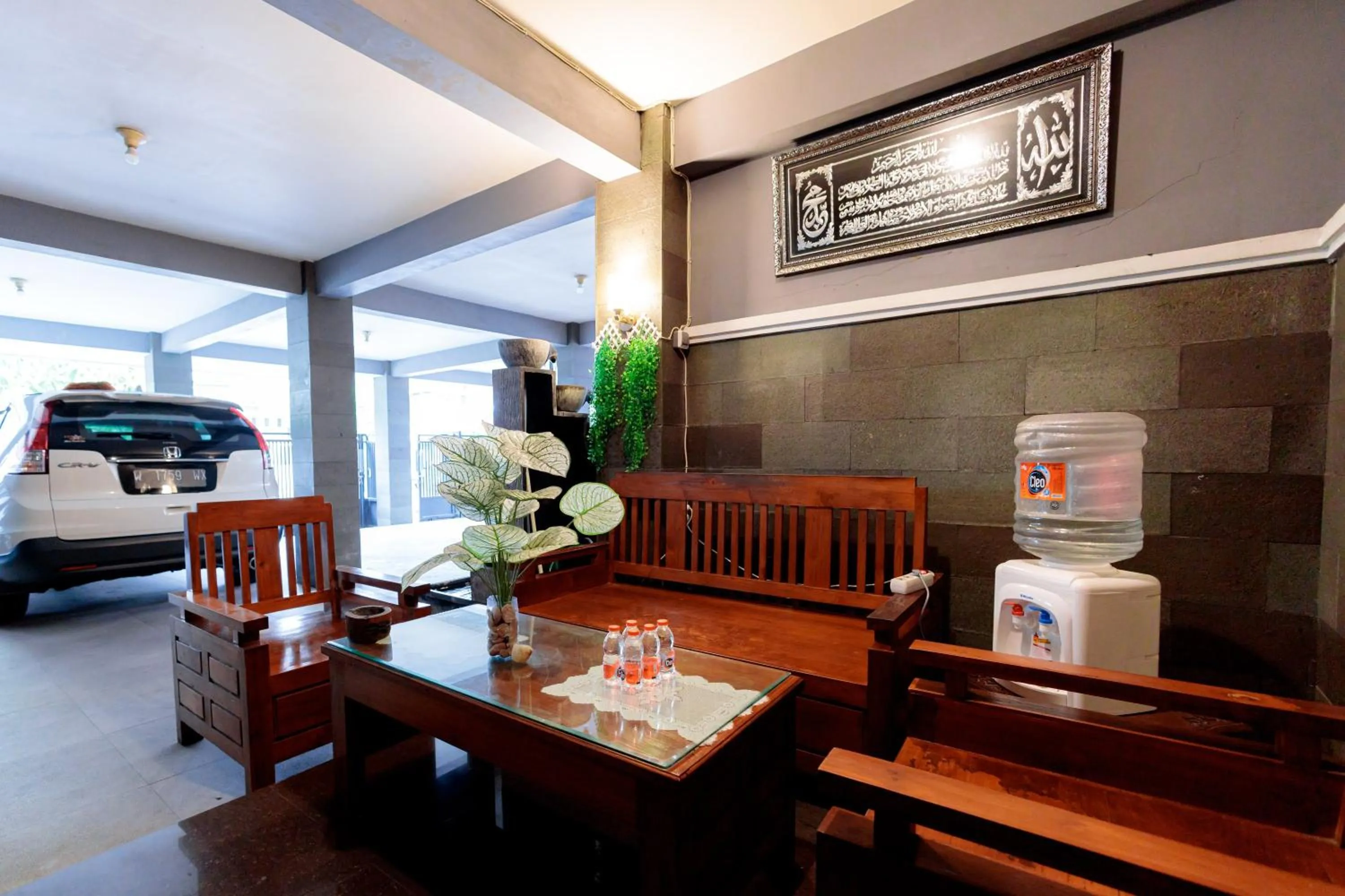 Seating area in SUPER OYO Collection O 91726 Alif Ab11 Syariah