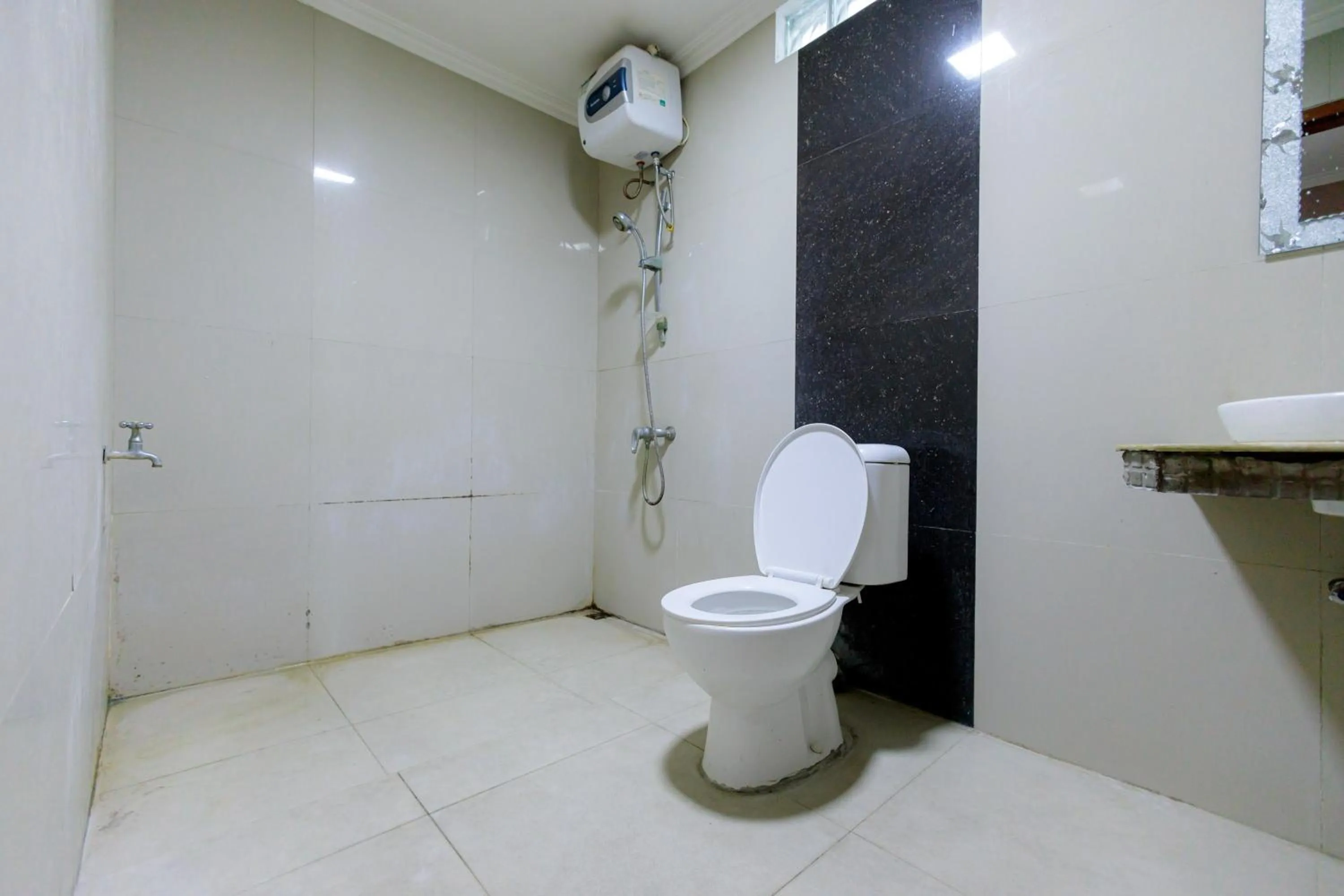 Bathroom in SUPER OYO Collection O 91726 Alif Ab11 Syariah