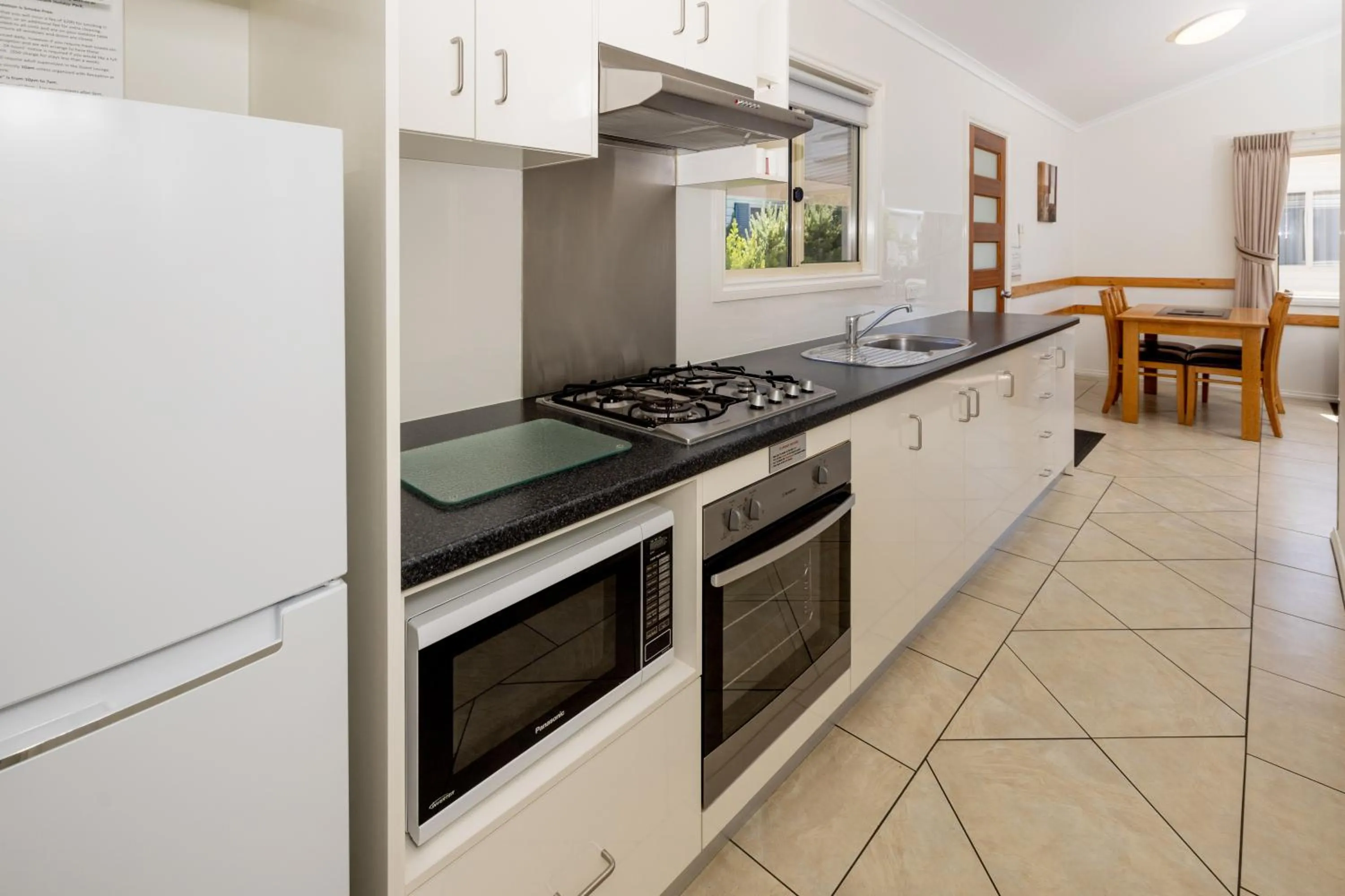 Kitchen or kitchenette in BIG4 Middleton Beach Holiday Park