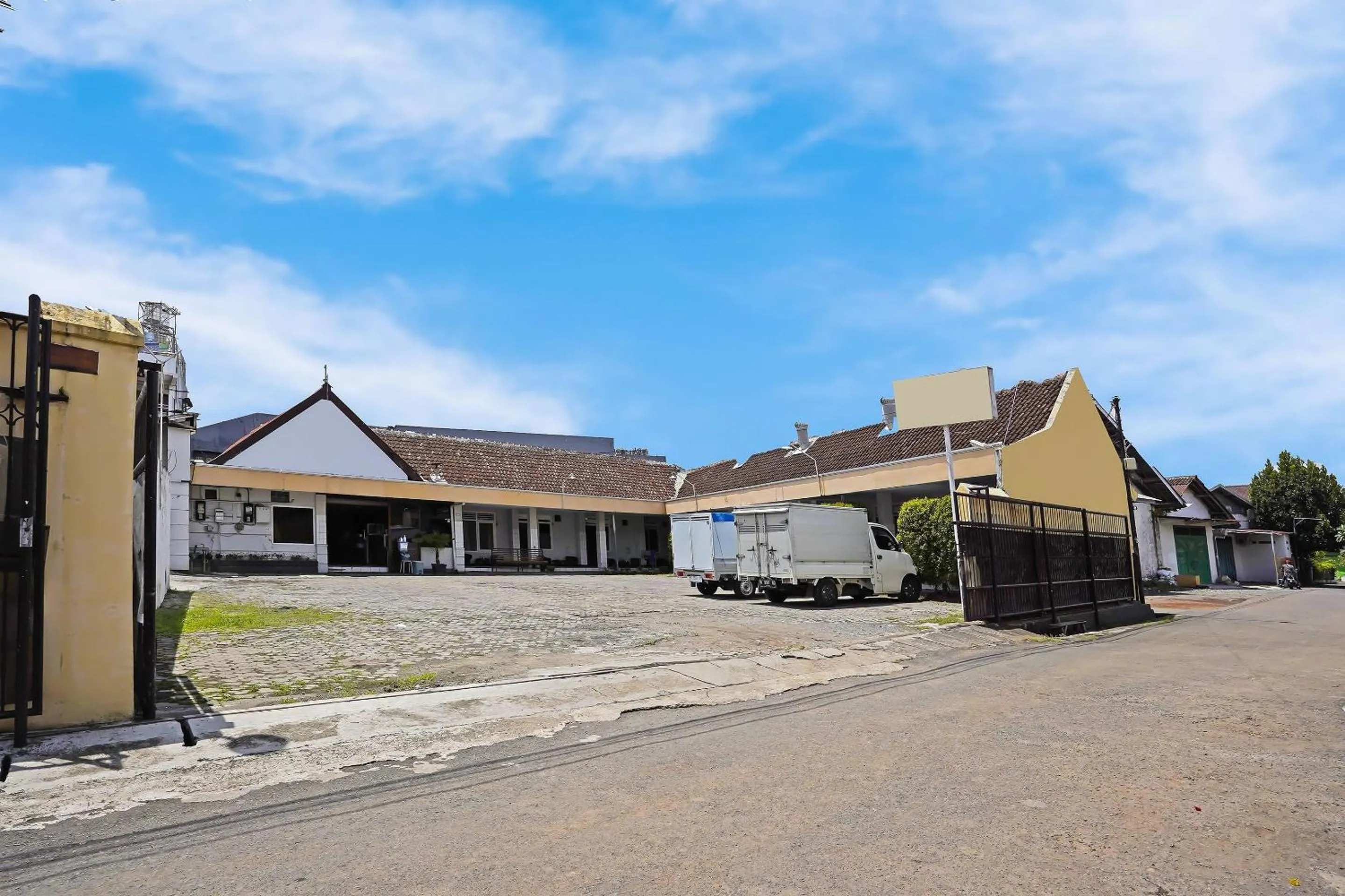 Facade/entrance in Hotel O Anugerah