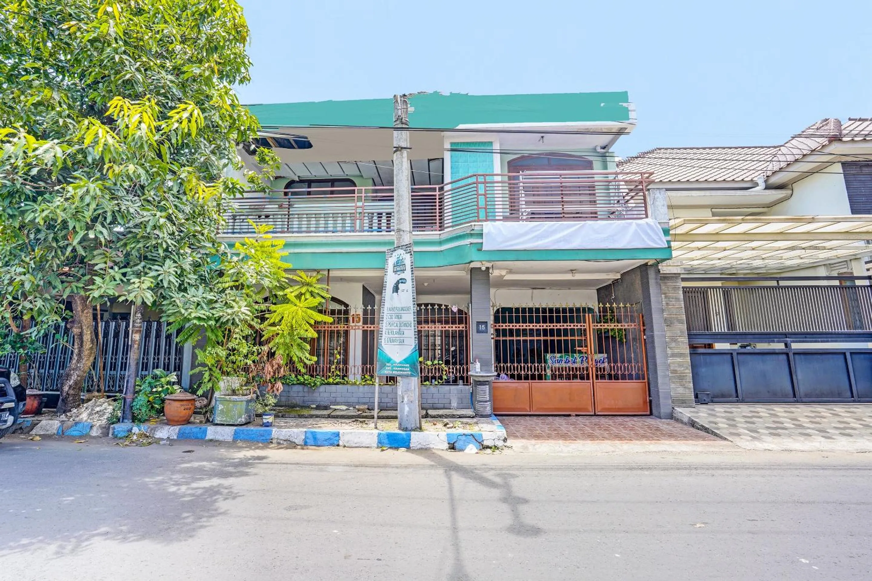 Facade/entrance in SPOT ON 91716 Kost Yy Syariah