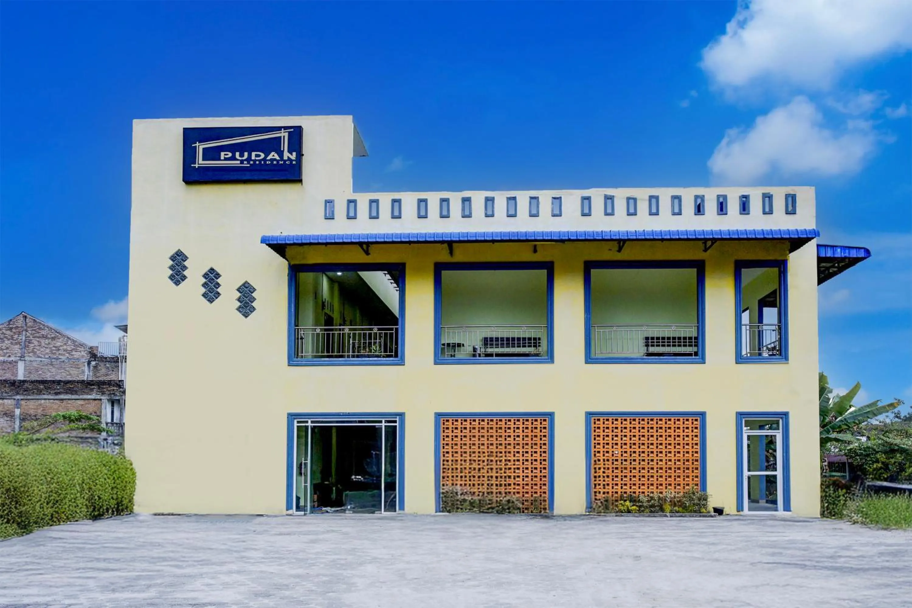 Facade/entrance in Hotel O Balige City Near Tugu Juara Monang