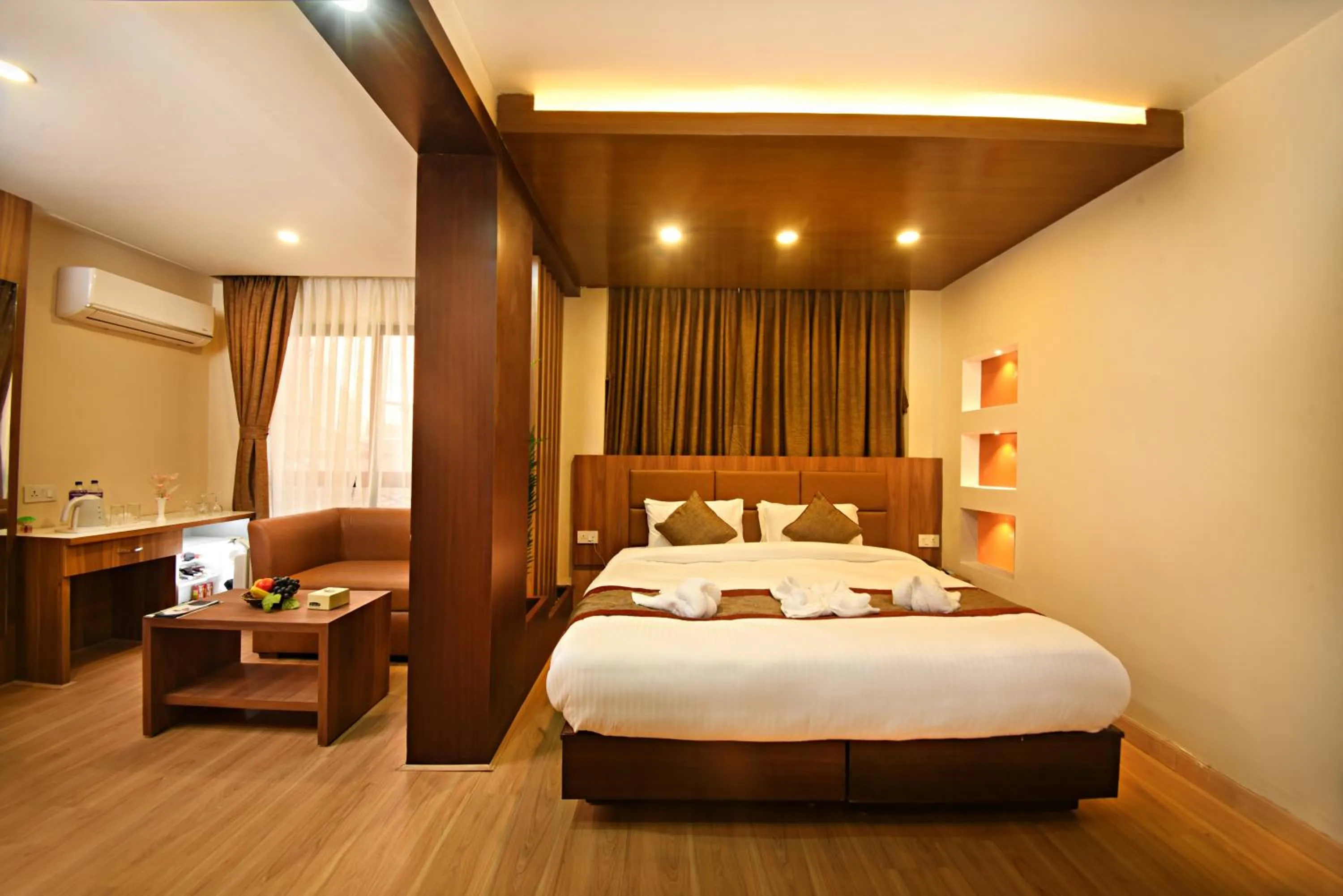 Shower, Bed in Capital Boutique Hotel