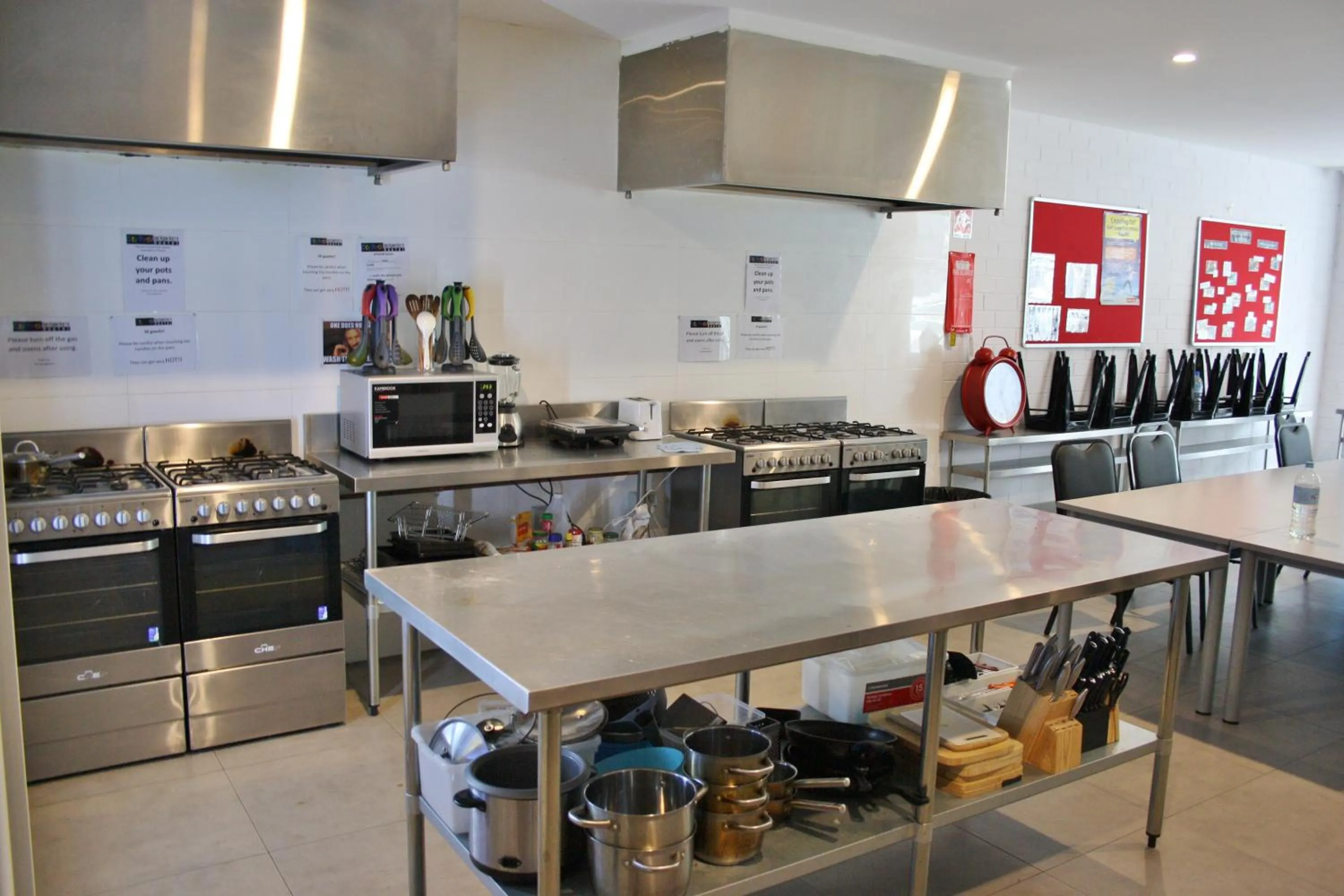 Kitchen or kitchenette in Quokka Backpackers Hostel Perth - note - Valid passport required to check in