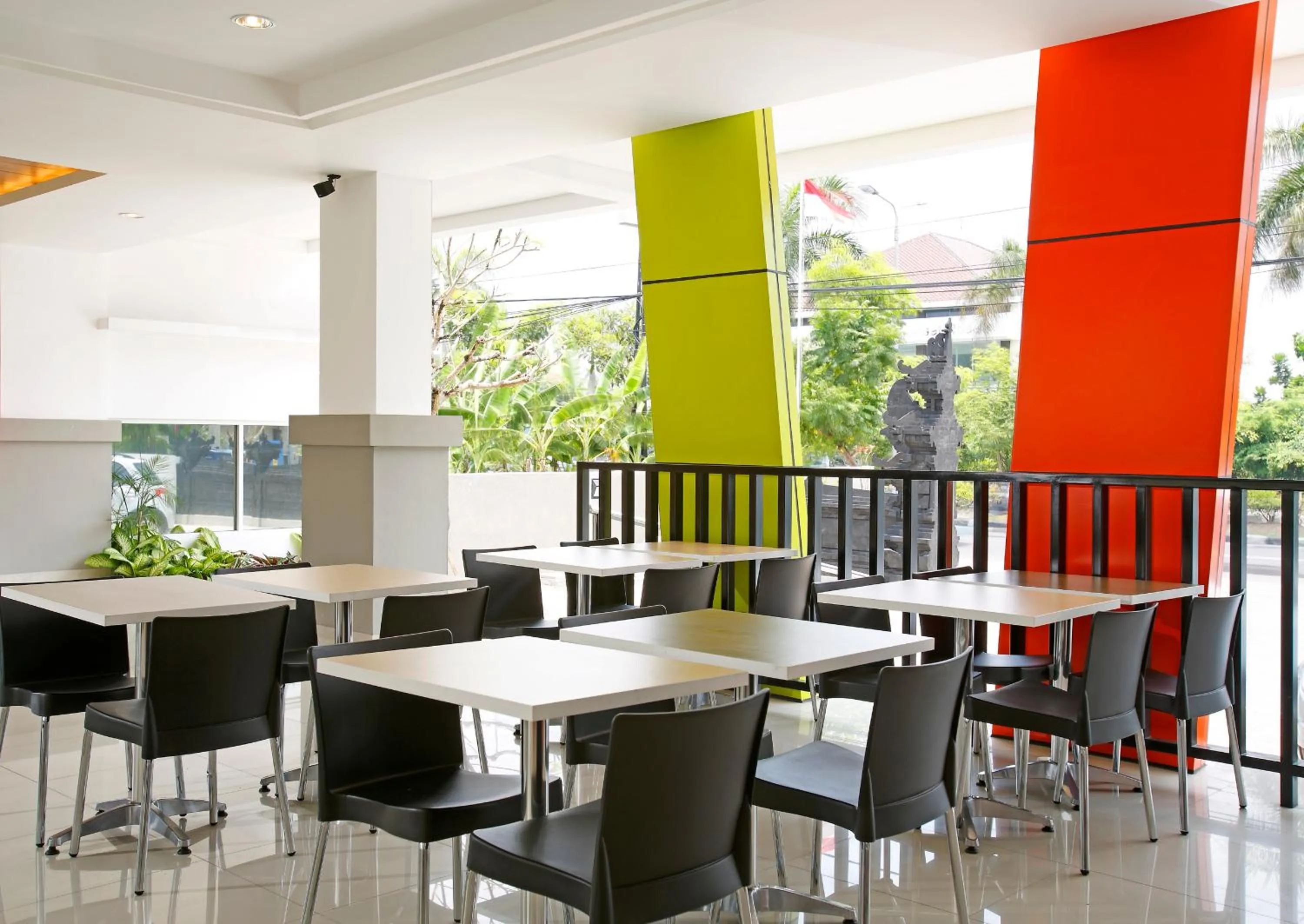 Restaurant/places to eat in Amaris Hotel Sunset Road - Bali