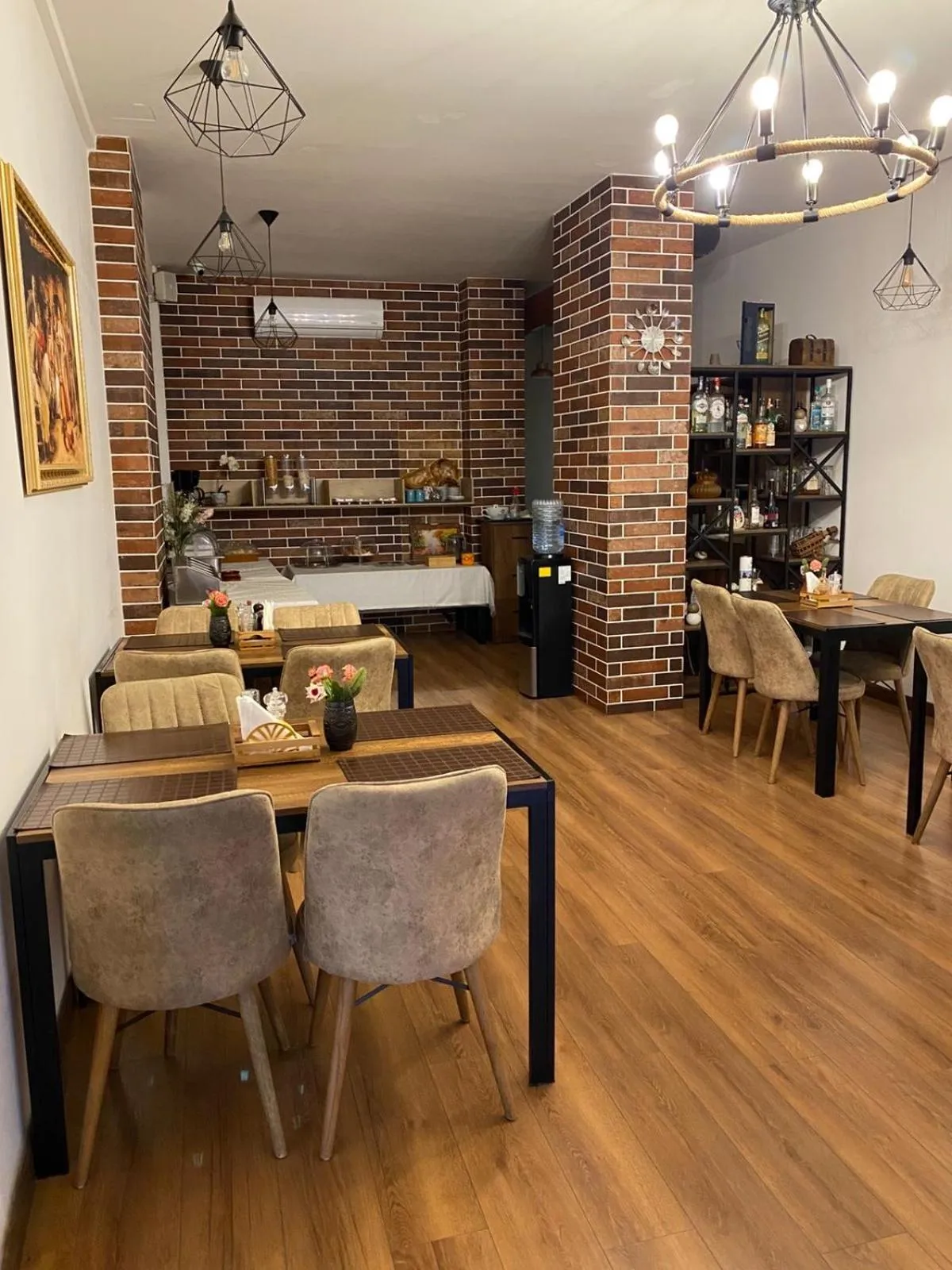 Breakfast in Peaky Hotel