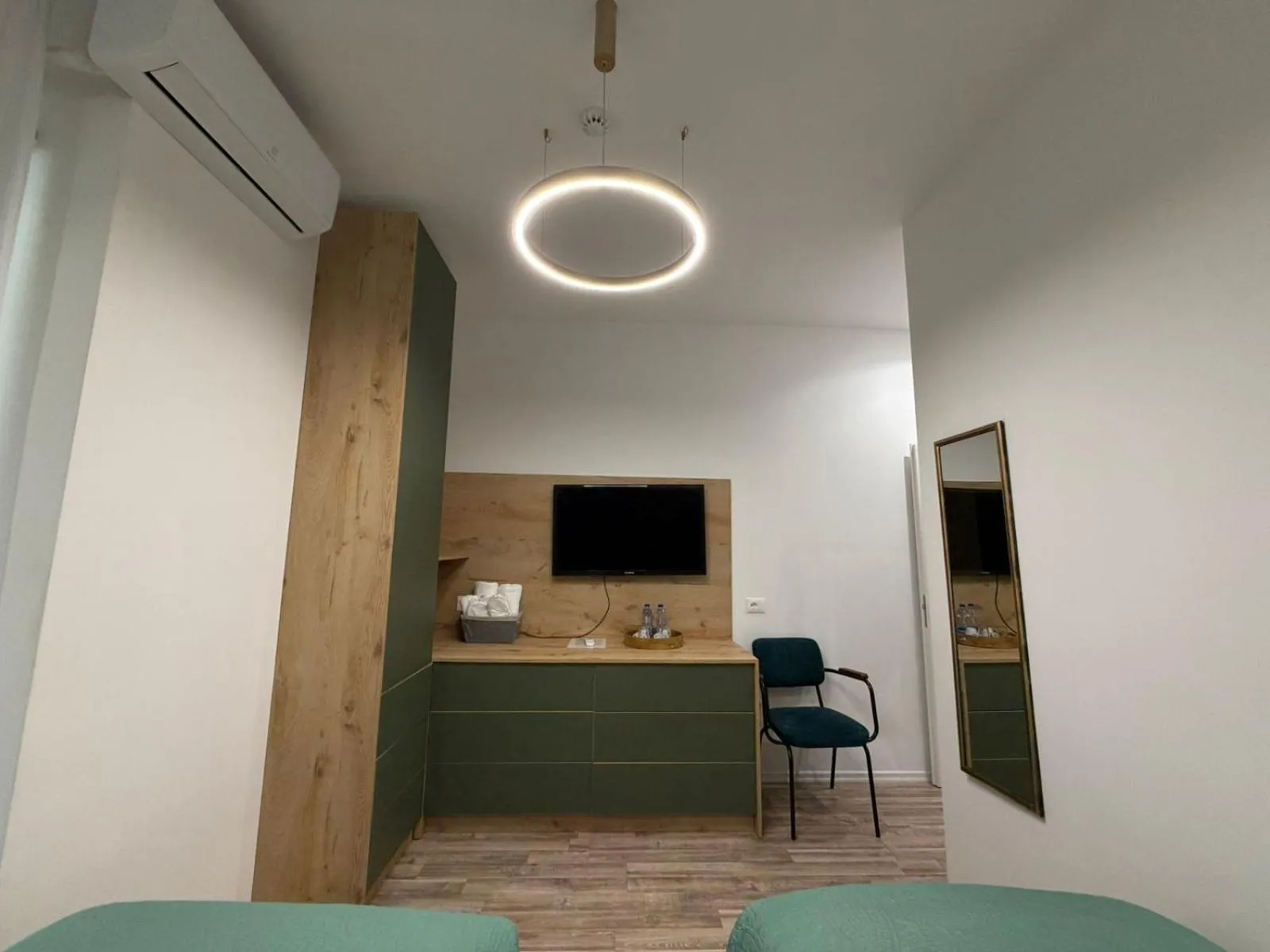 TV and multimedia in Peaky Hotel