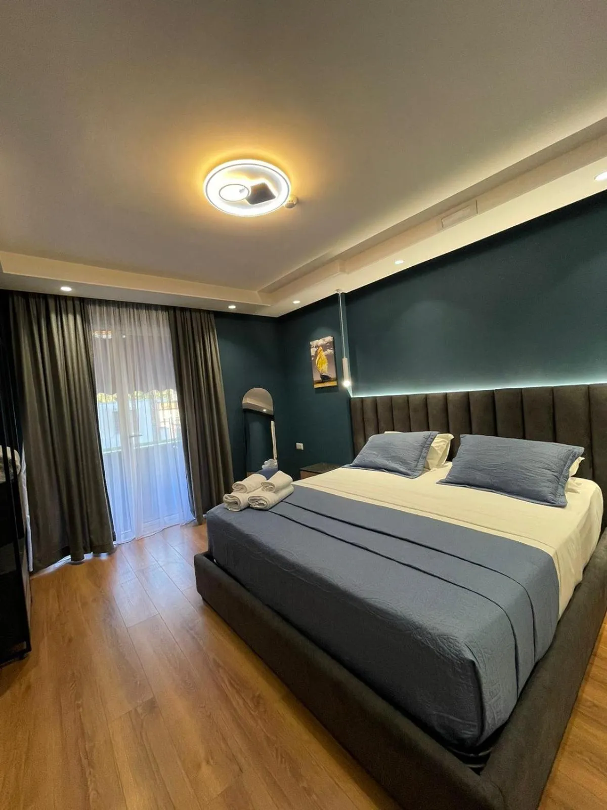 Balcony/Terrace, Bed in Peaky Hotel