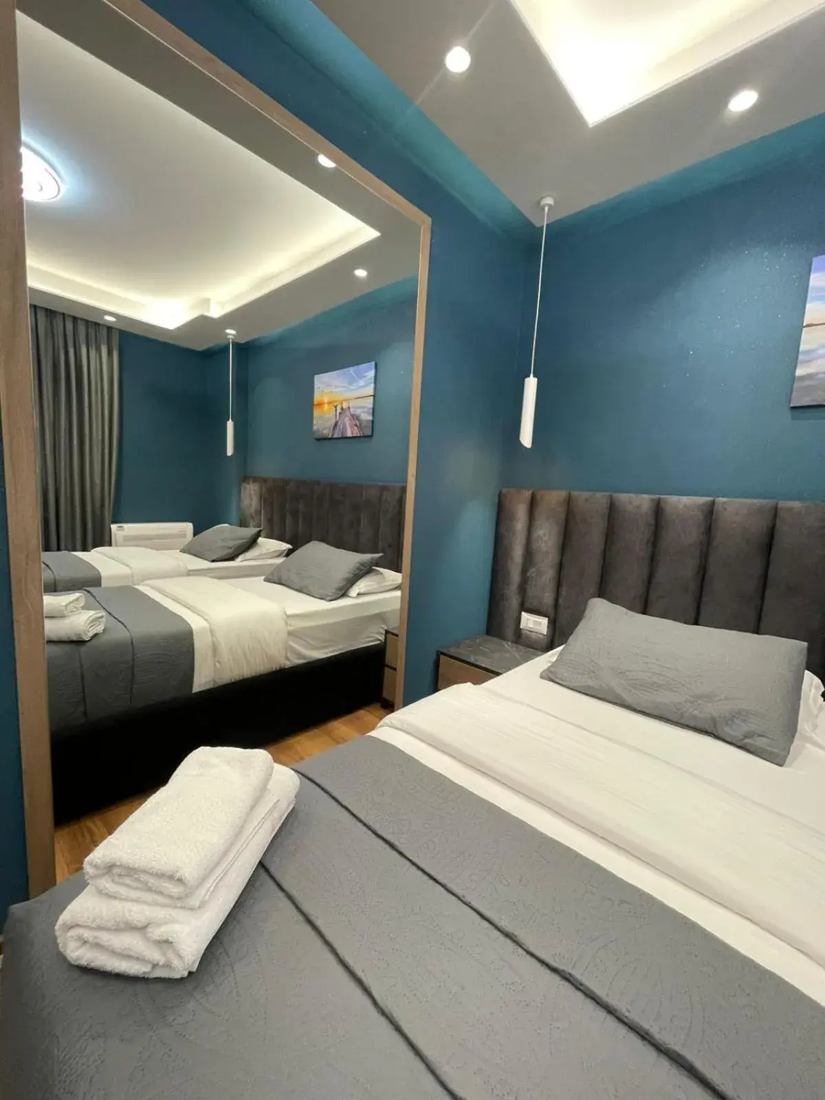 Deluxe Double Room in Peaky Hotel Deluxe Double Room in Peaky Hotel