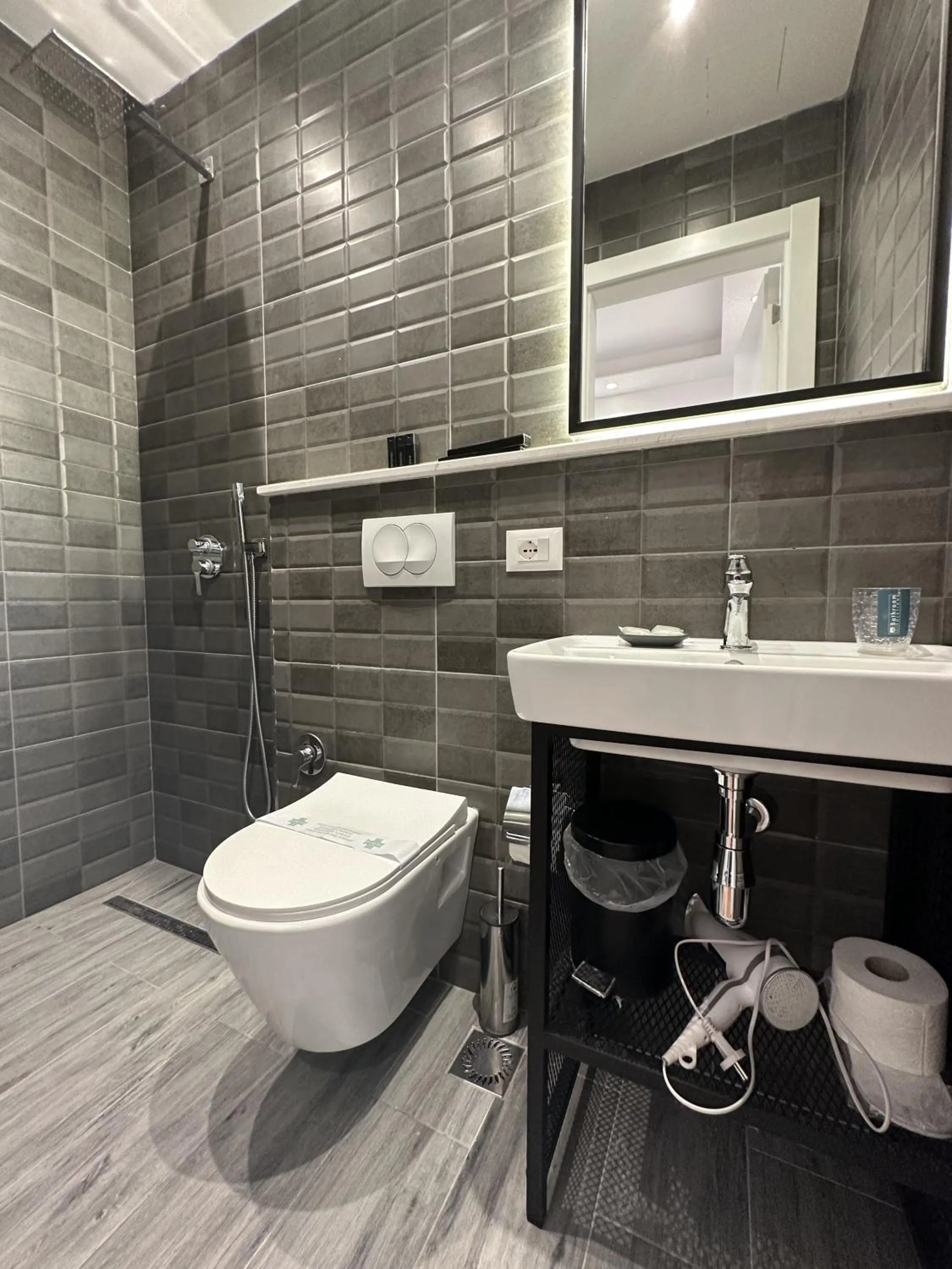 Shower in Peaky Hotel