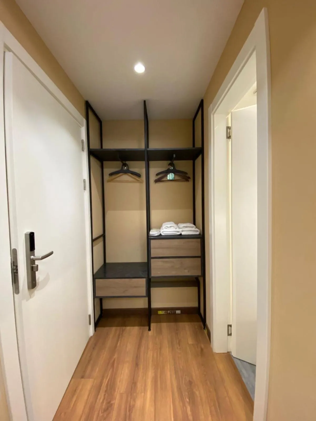 wardrobe, Bed in Peaky Hotel