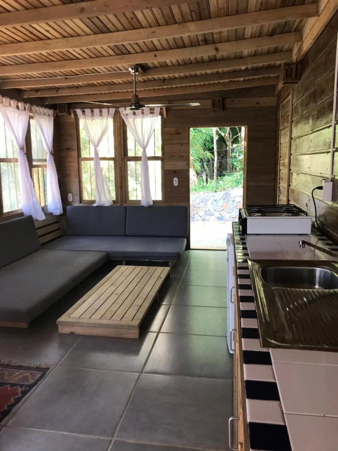 Kitchen or kitchenette in Roatan Bed & Breakfast Apartments